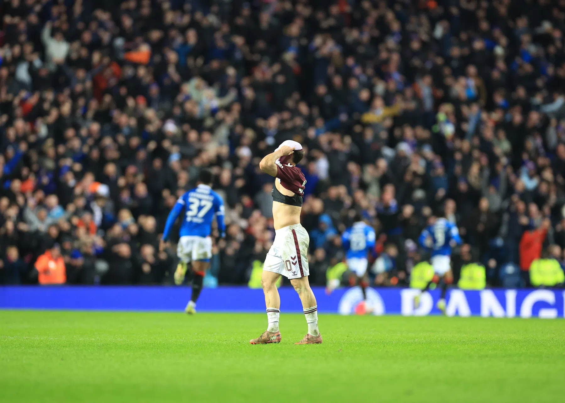 Schotse titelstrijd weer volledig open: 'Het wordt razend spannend'