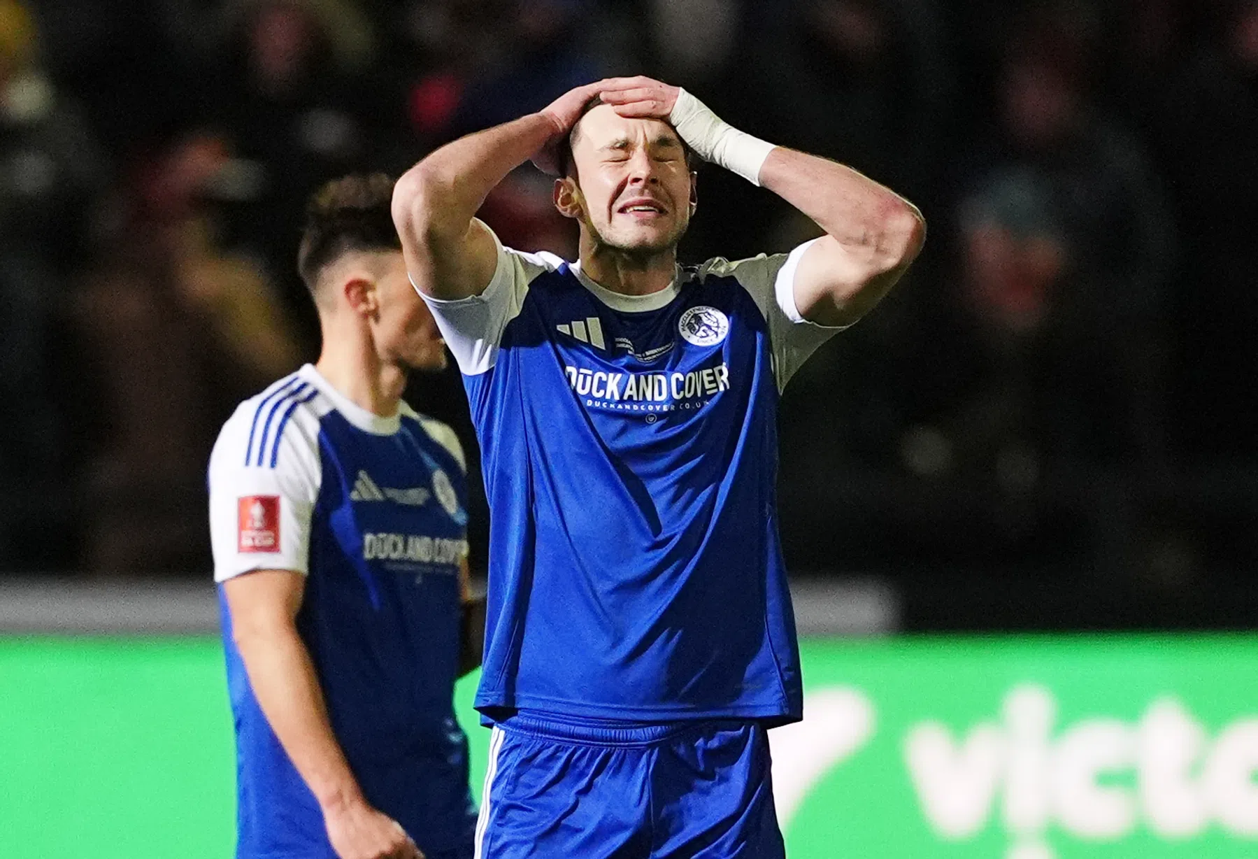 Eigen goal van gymleraar maakt einde aan FA Cup-sprookje Macclesfield