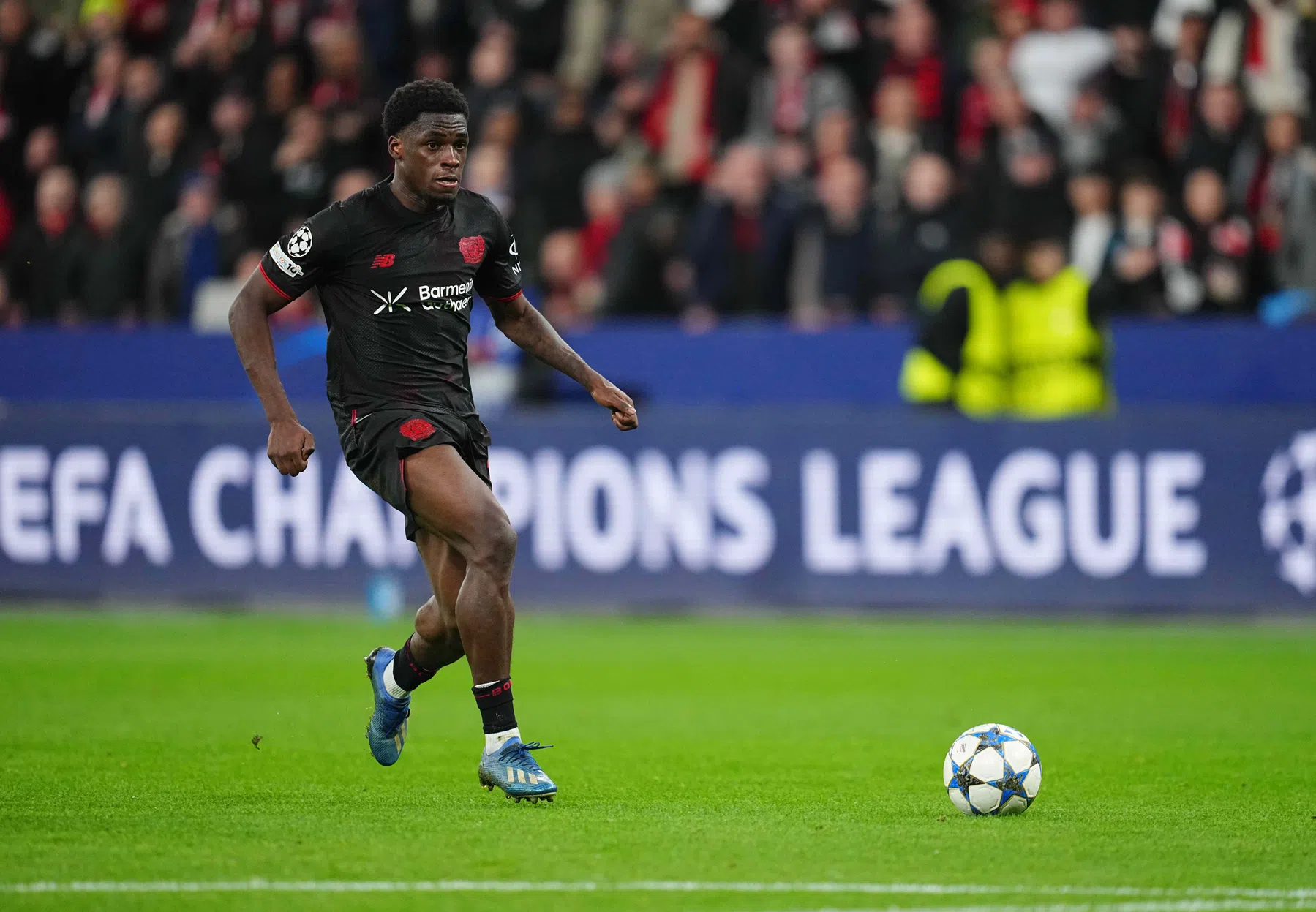 Poku belangrijk voor Leverkusen met assist tijdens Griekse herhaling