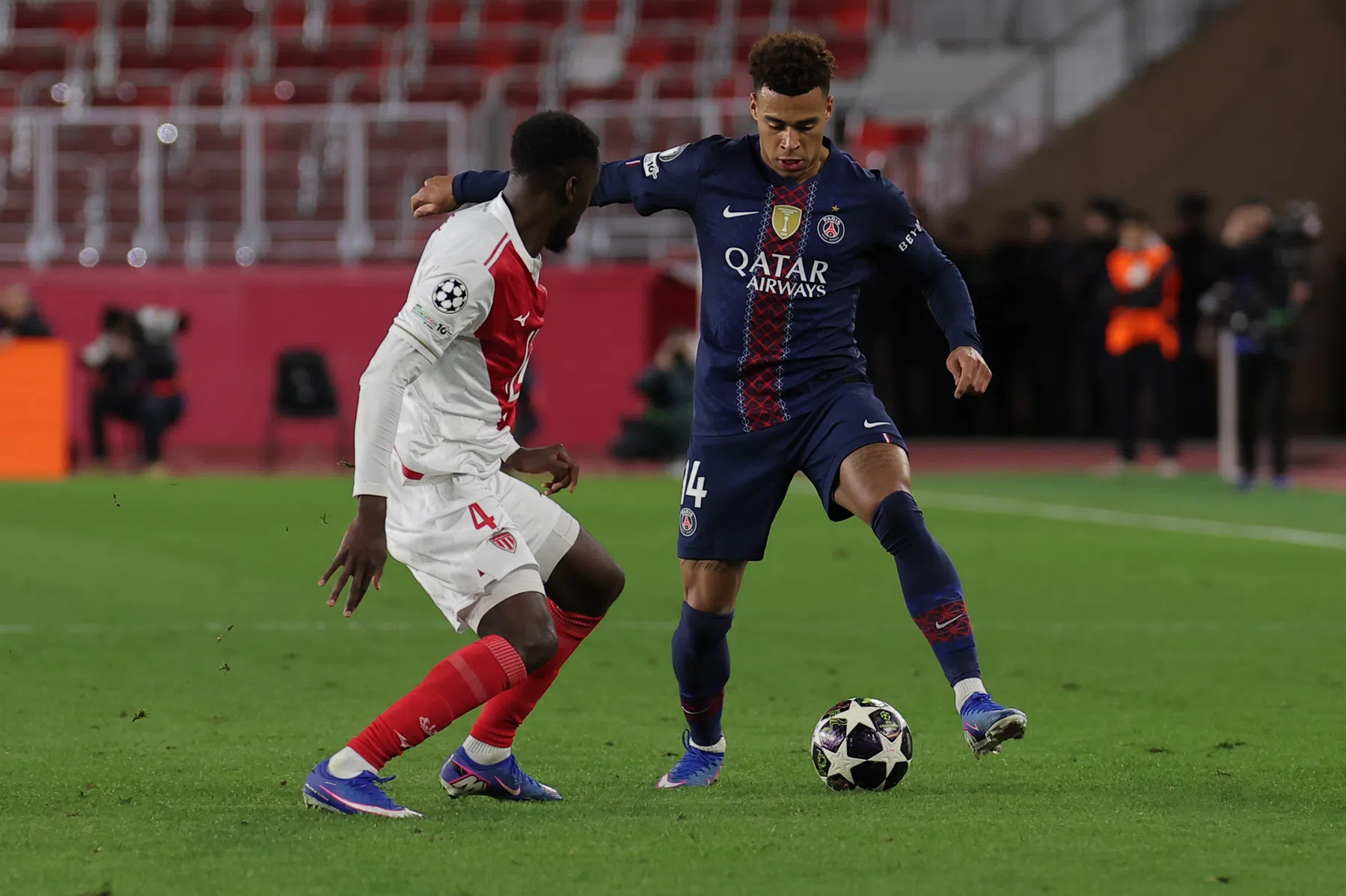 Doué blinkt uit na lastige start van PSG: 'Hij is de redder in nood'