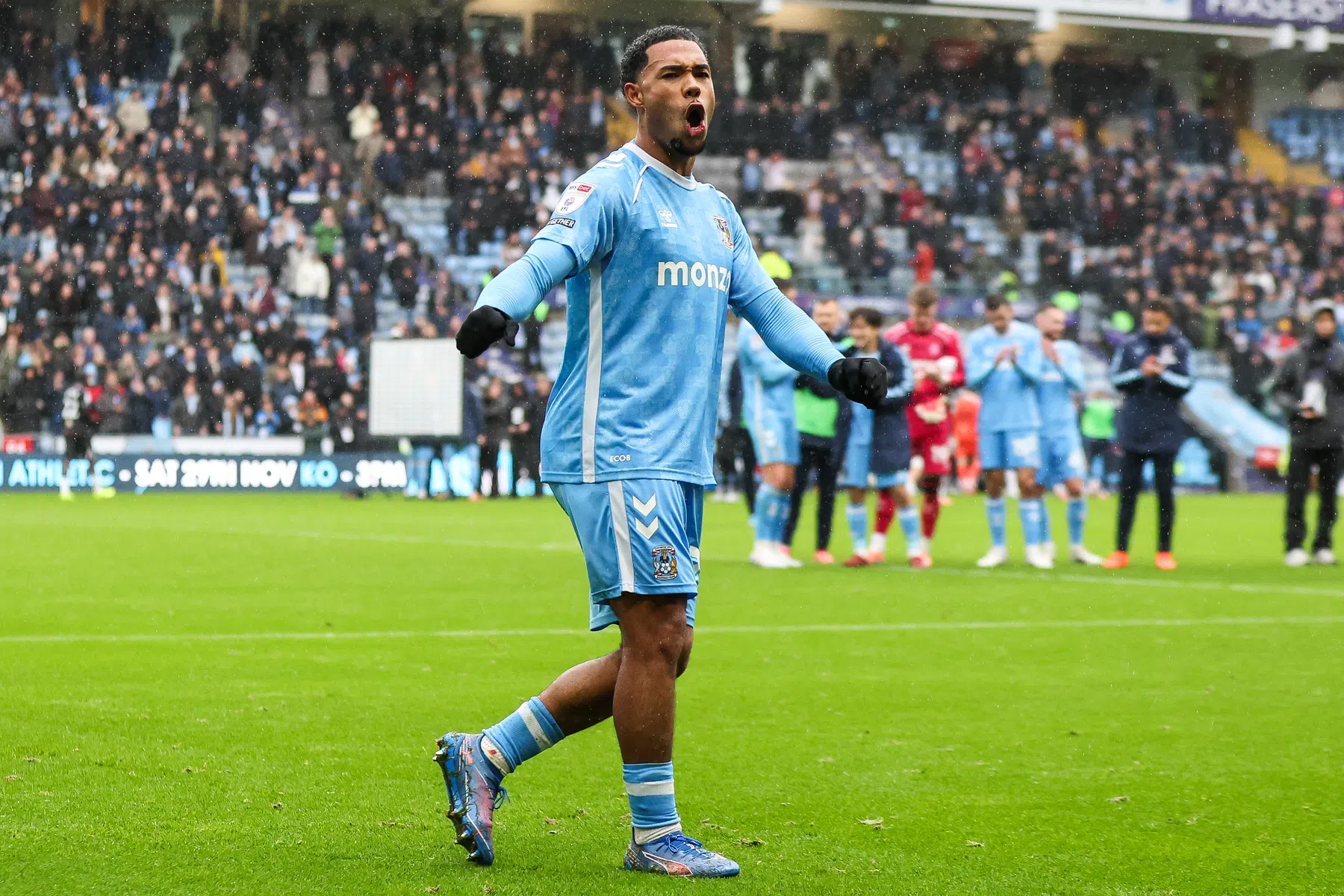 Van Ewijk langer bij Coventry: 'Hopelijk kunnen we Premier League-droom waarmaken'