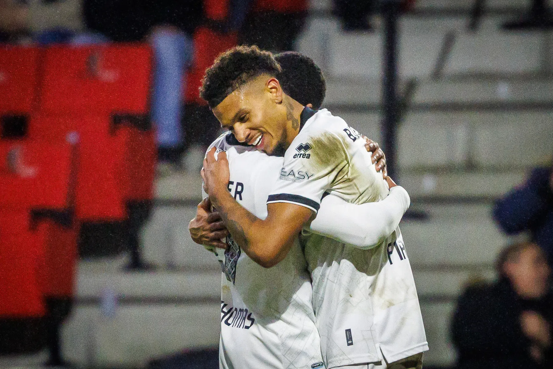 ADO dankt spelhervattingen weer, Cambuur blijft thuis ongeslagen