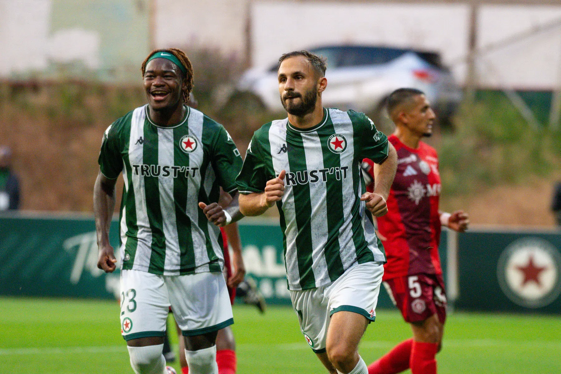 De derde club van Parijs komt eraan