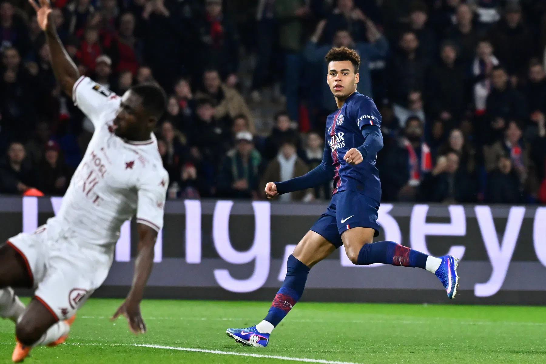 B-ploeg freewheelt PSG terug naar Franse koppositie tegen hekkensluiter Metz