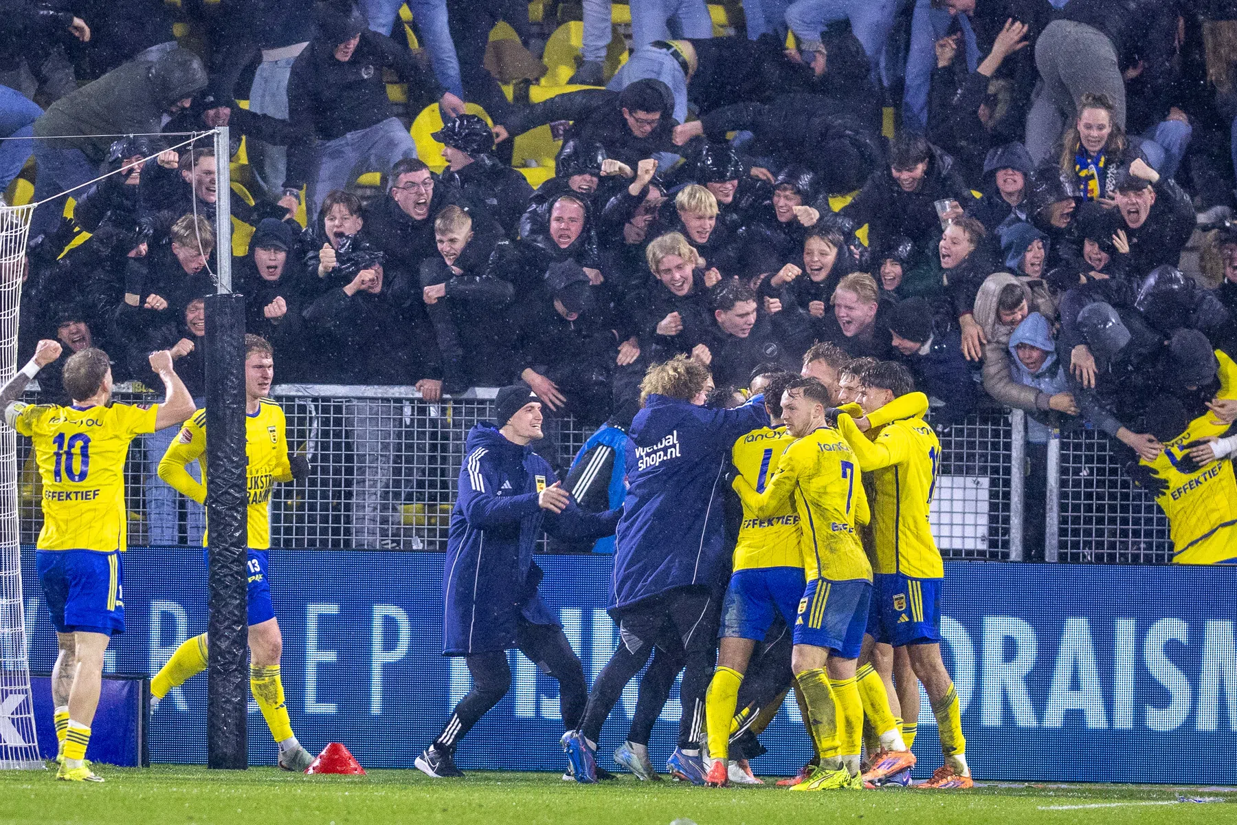 Goudhaantje Van der Sande redt Cambuur: 'Kon enkeltje cornervlag eindigen'