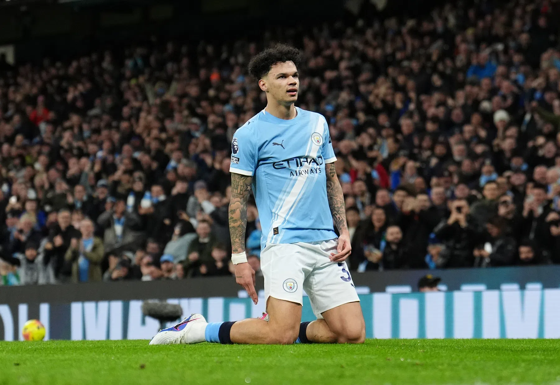 Titeldroom Man City springlevend: club verkleint gat met Arsenal naar twee punten