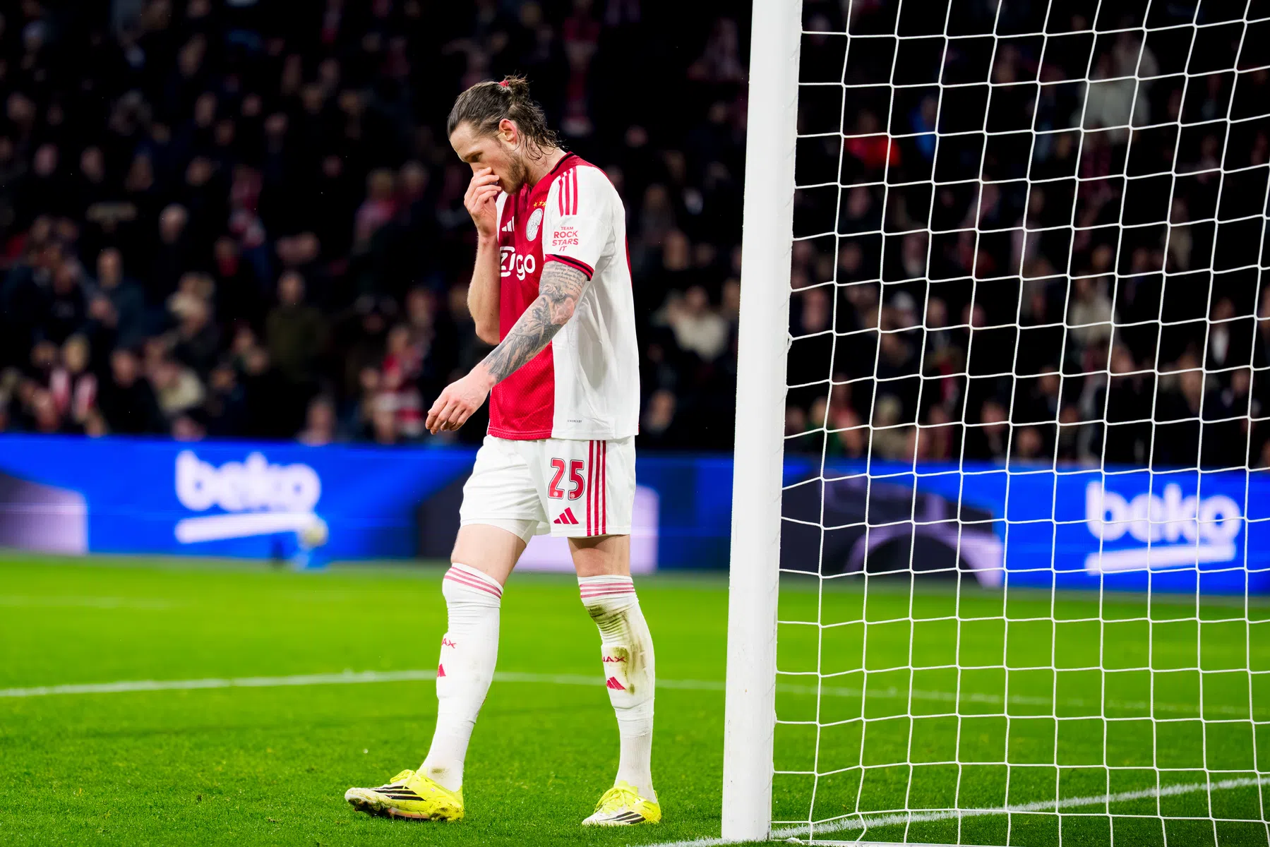 Vink laakt houding Ajax-spelers: 'Ze staan er maar een beetje bij'