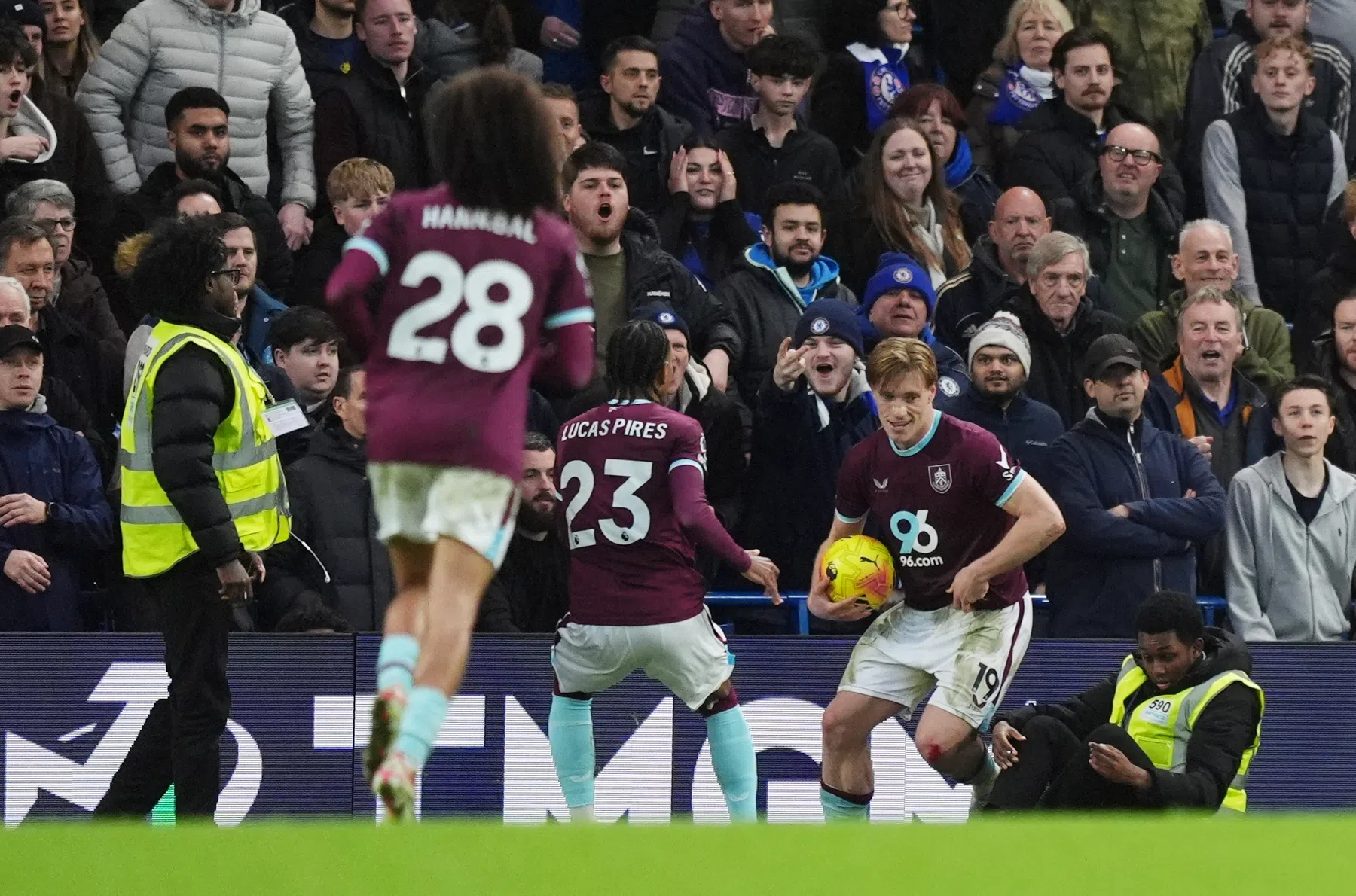 Bejubelde Flemming hoopt op ontsnapping Burnley: 'We geven niet op'