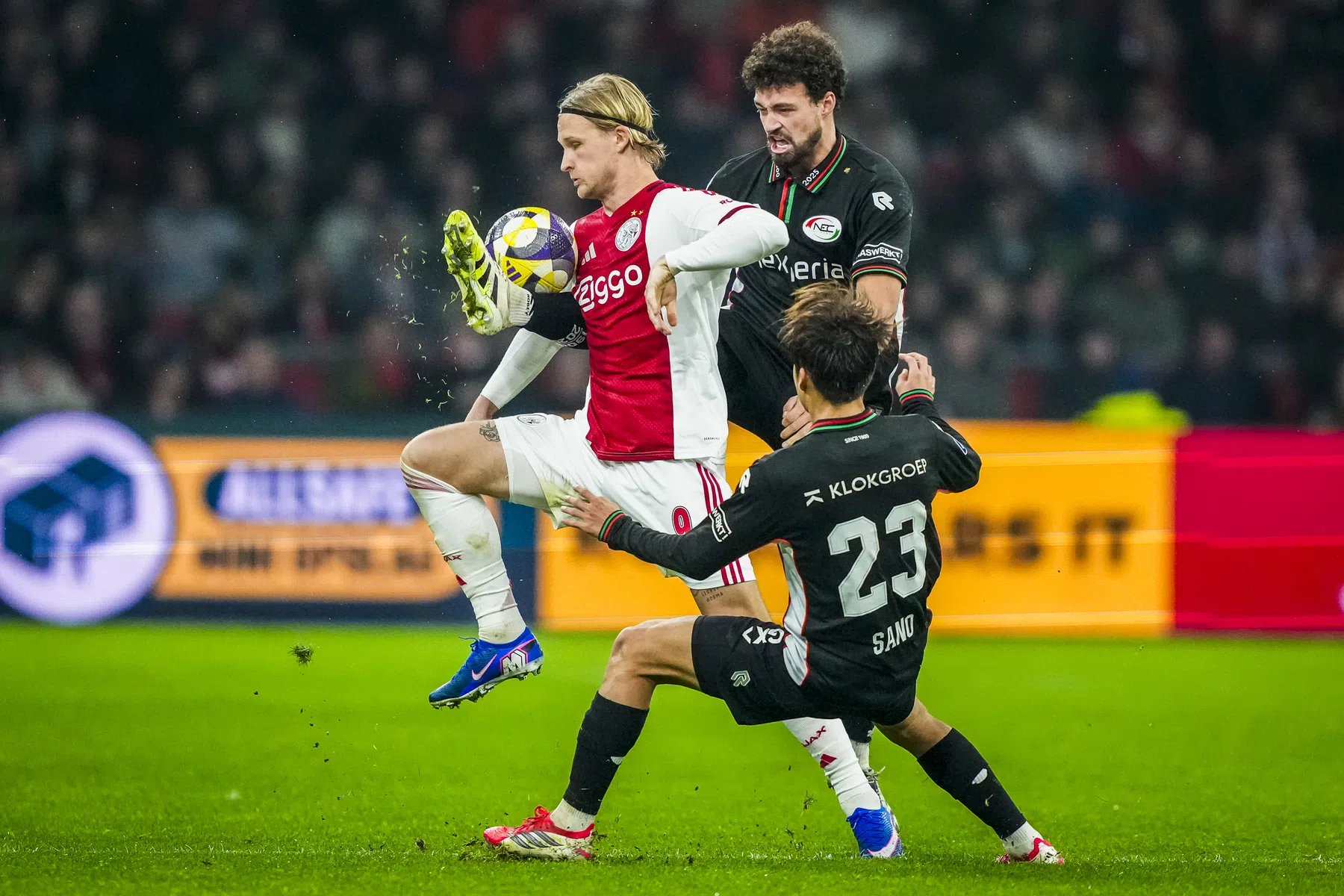 Vermakelijke kraker tussen Ajax en NEC levert geen winnaar op