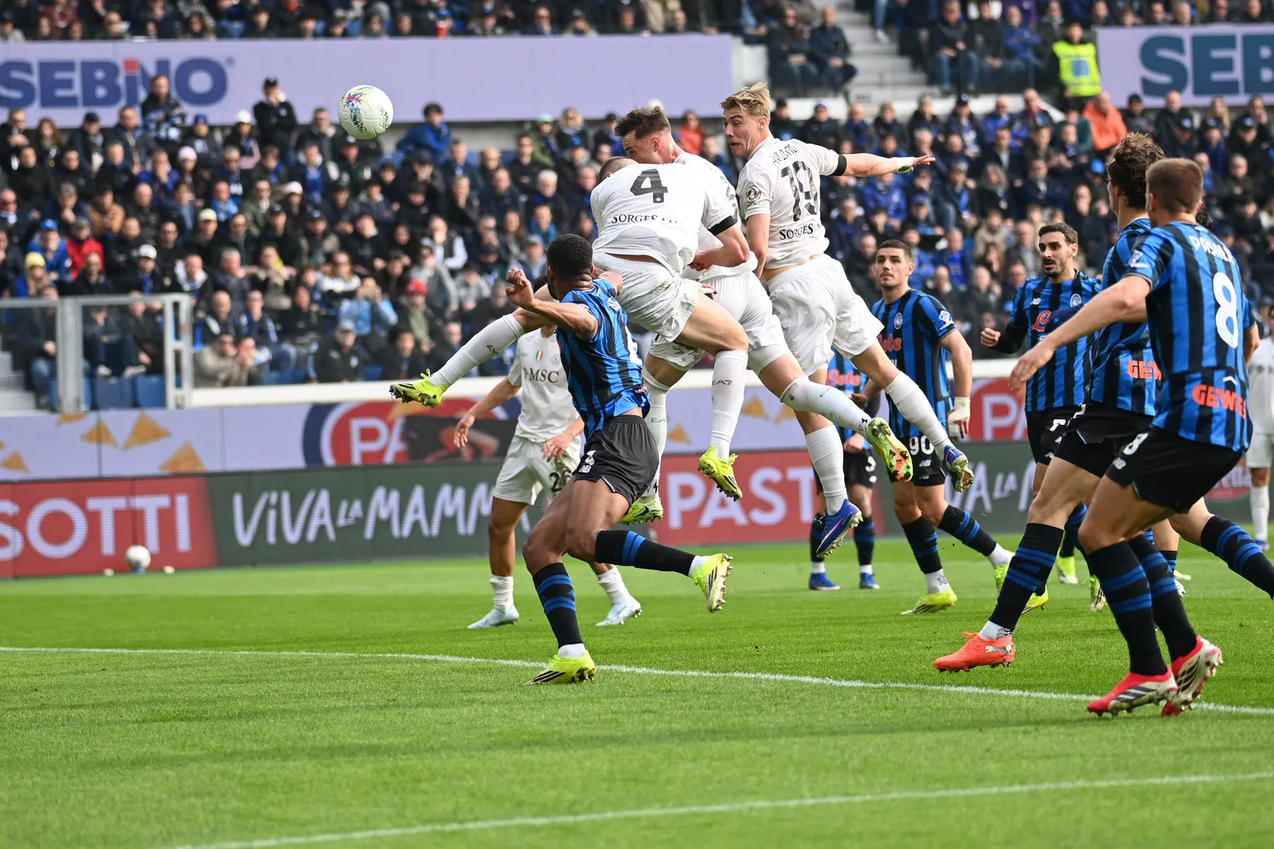 Napoli kan nieuwe Scudetto uit het hoofd zetten ondanks goal Beukema