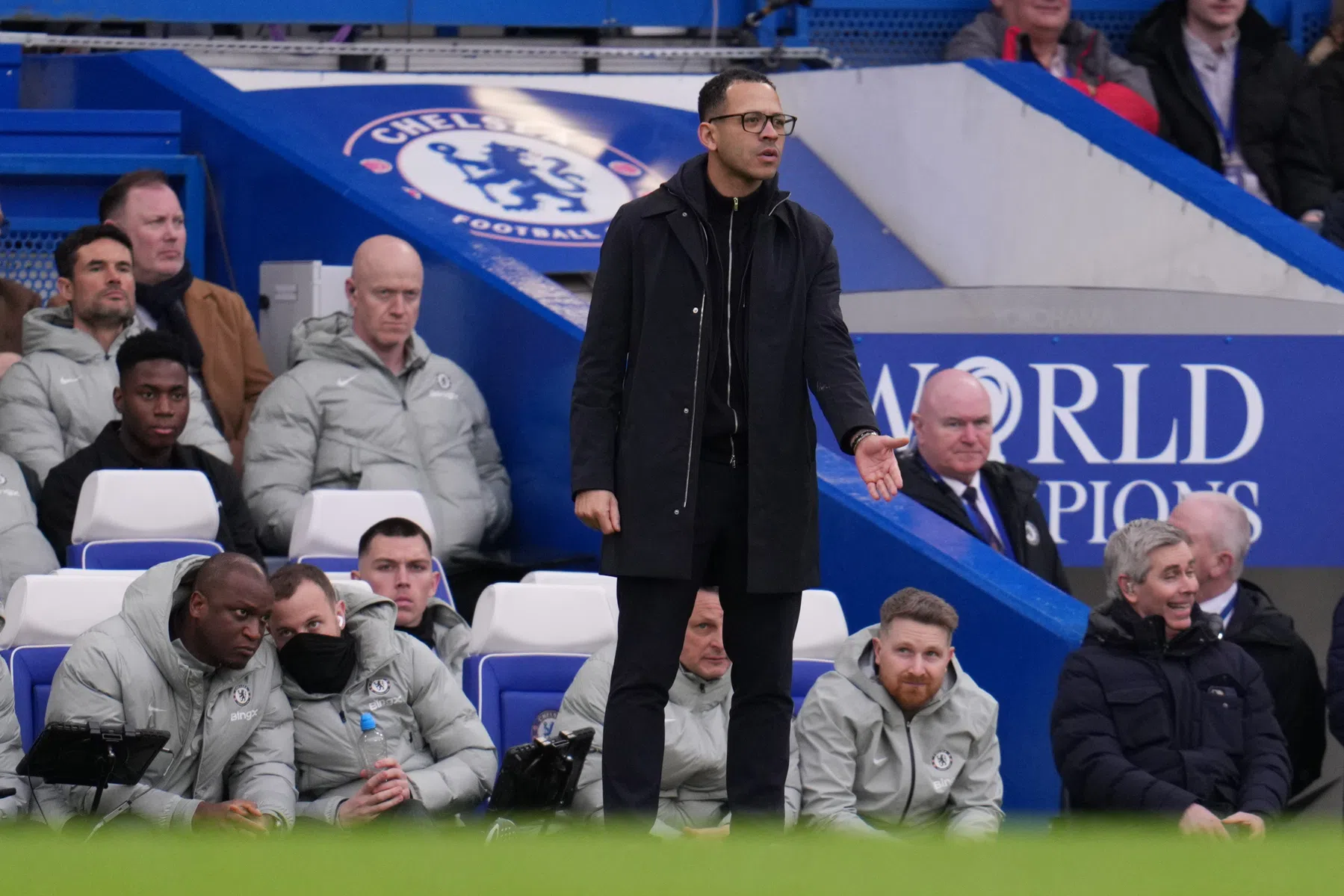 Rosenior wordt gek van vrijgevig Chelsea: 'We steken punten in brand'