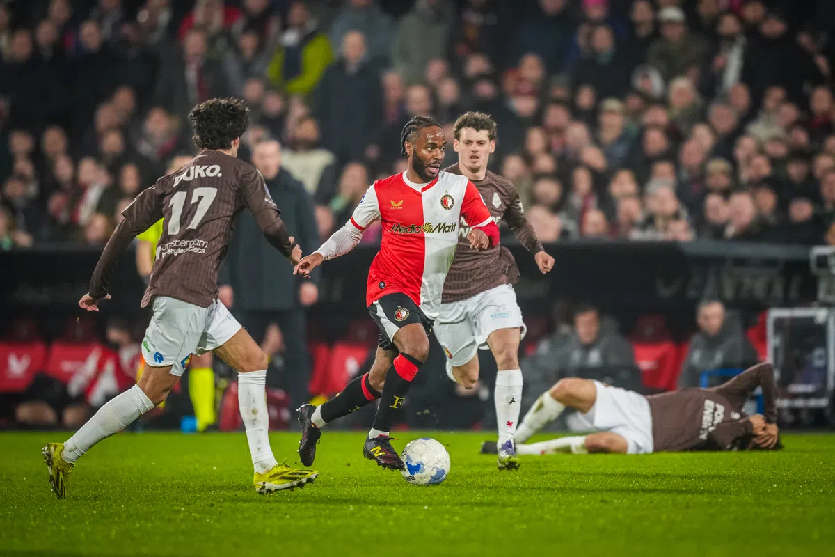 Feyenoord doet bij debuut Sterling uitstekende zaken in strijd om plek twee