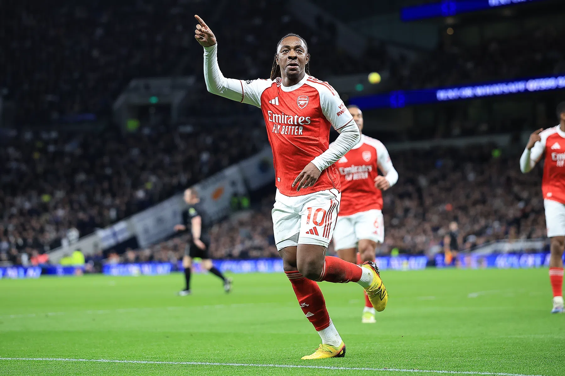 Eze weer hoofdrolspeler tegen Spurs: Arsenal voorkomt nieuwe misstap in titelrace