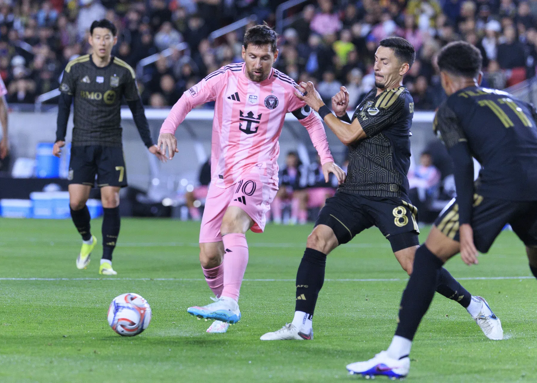 Son vermorzelt Messi in historisch drukbezochte MLS-openingswedstrijd