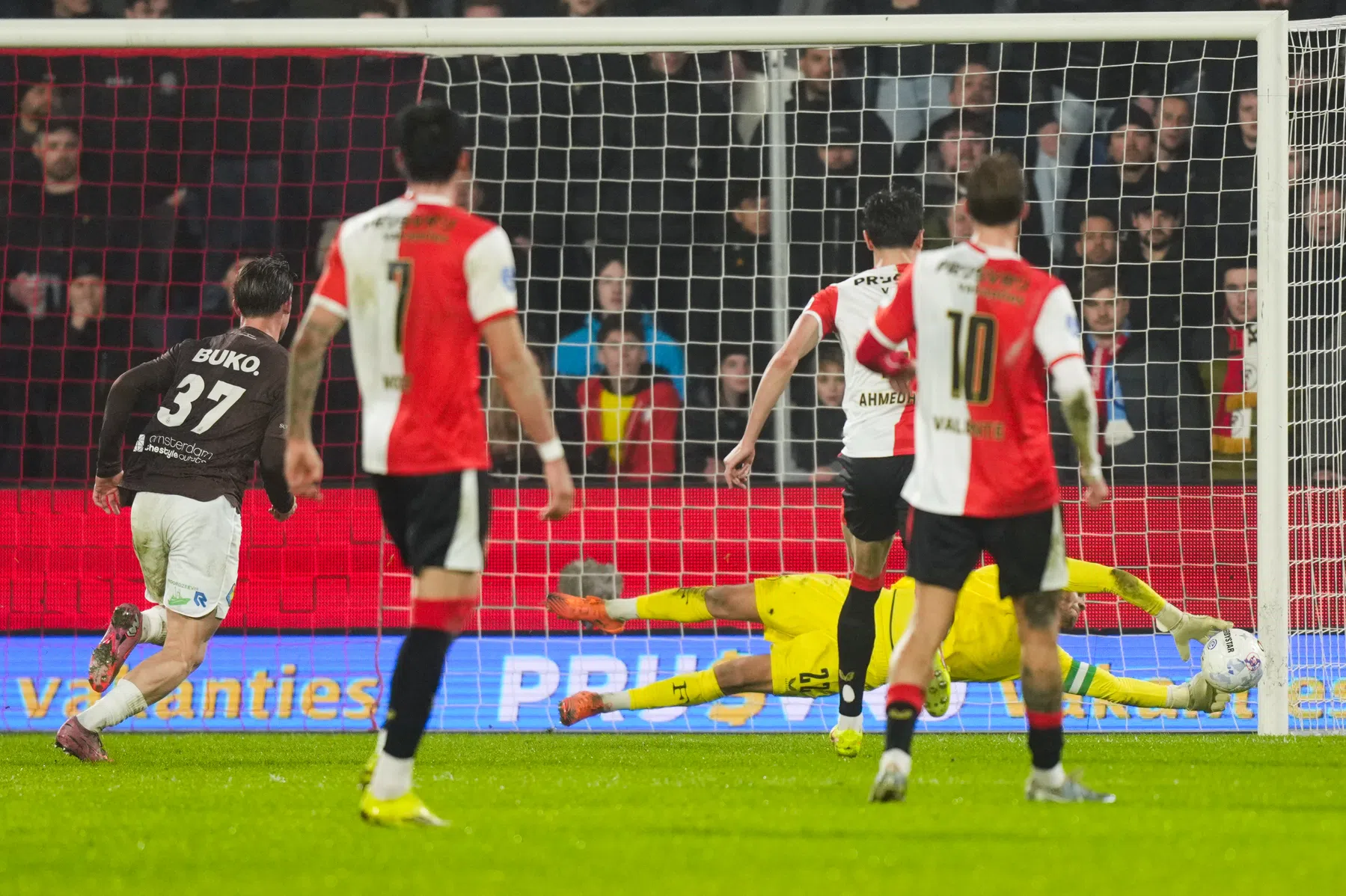 Wellenreuther vol verbazing: 'Zie spelers opeens dribbelen rond de eigen zestien'