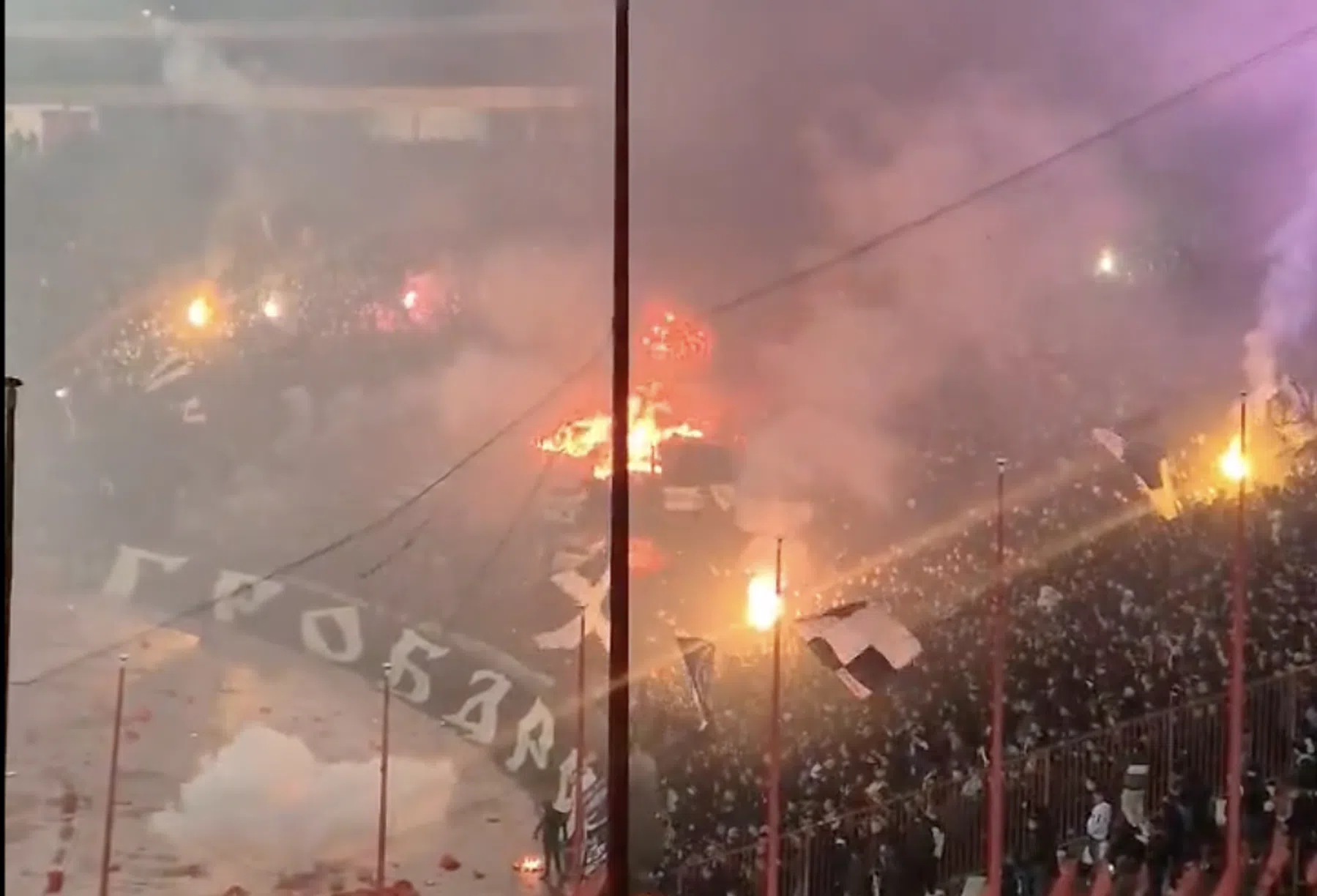 Vlammen in uitvak overschaduwen Eeuwige Derby