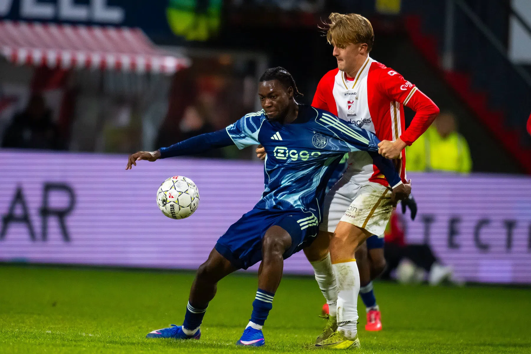 FC Emmen stelt ook tegen hekkensluiter Jong Ajax teleur