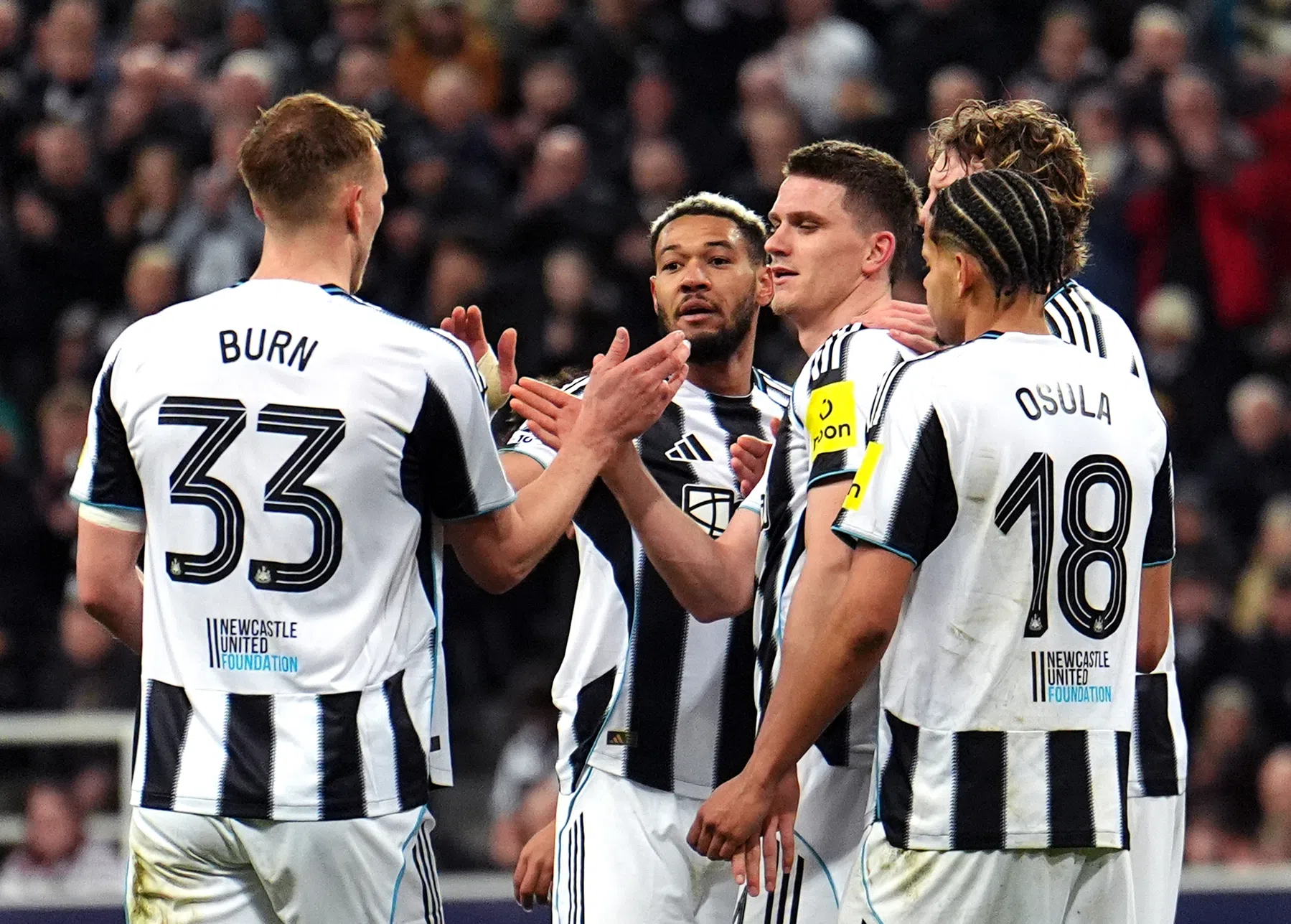 Newcastle met speels gemak naar volgende ronde, ook Leverkusen door