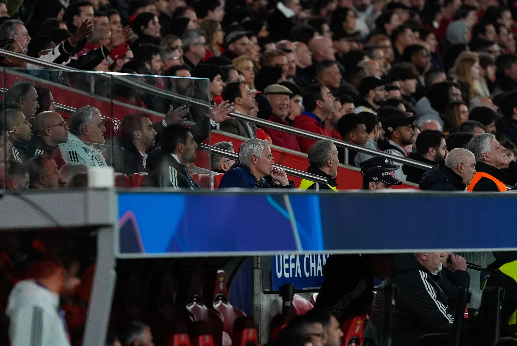 Geschorste Mourinho en Prestianni gewoon in Madrid gespot