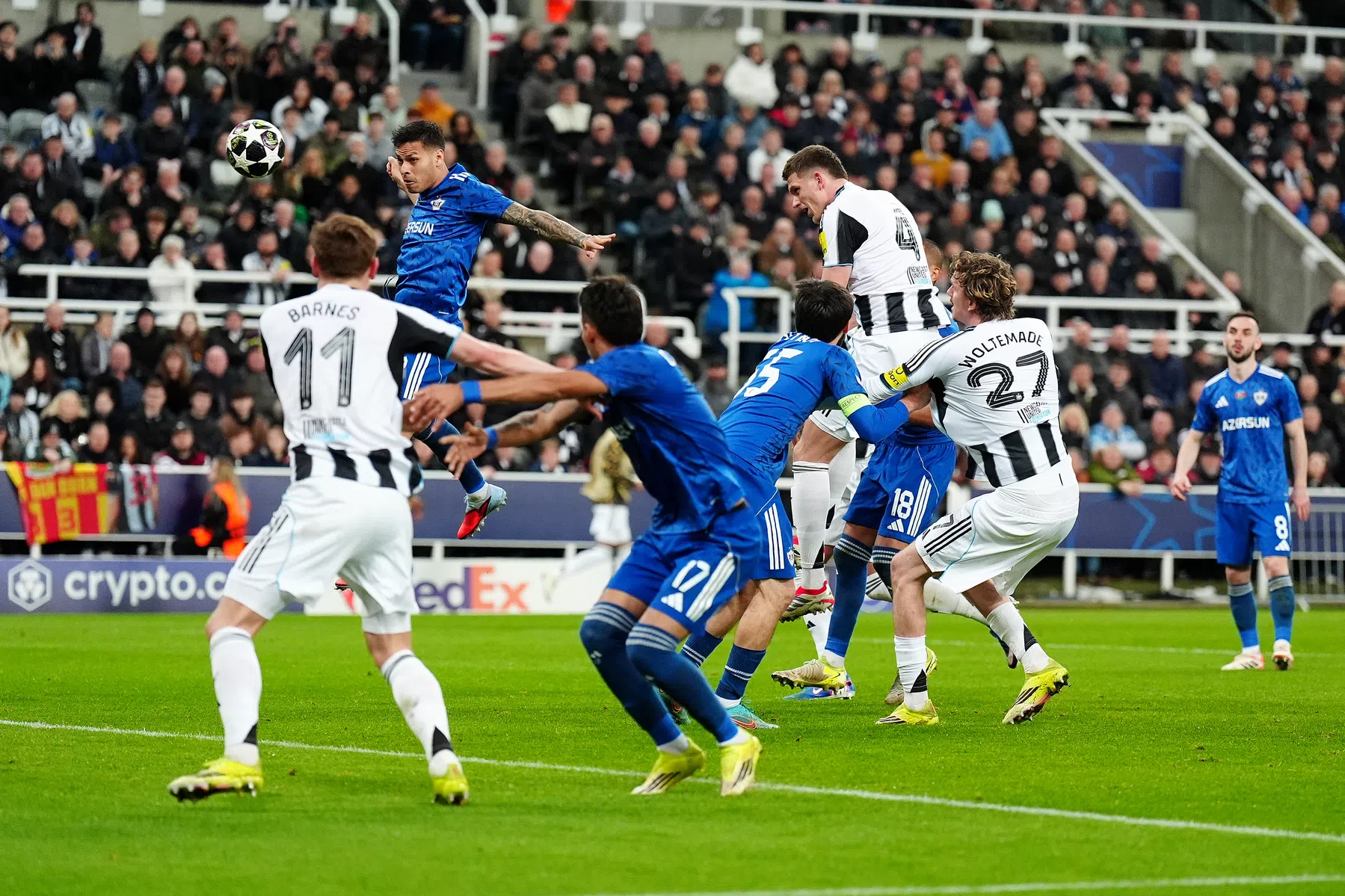 Howe bouwt Botman voorzichtig op na blessure, frustratie bij Joelinton na wissel