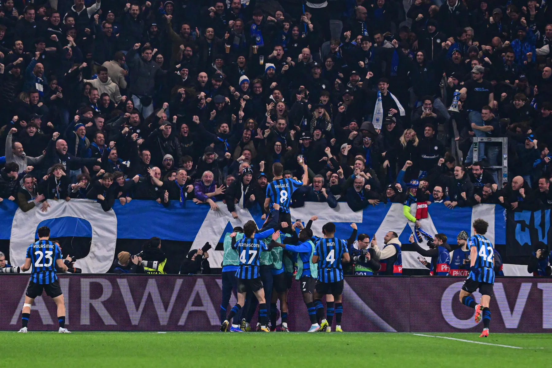 Fraaie assist De Roon bij weergaloze CL-comeback Atalanta tegen Dortmund