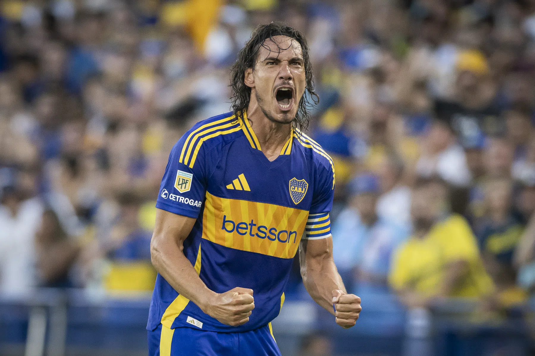 Cavani (39) uitgefloten in La Bombonera: 'Hij moet gewoon stoppen'