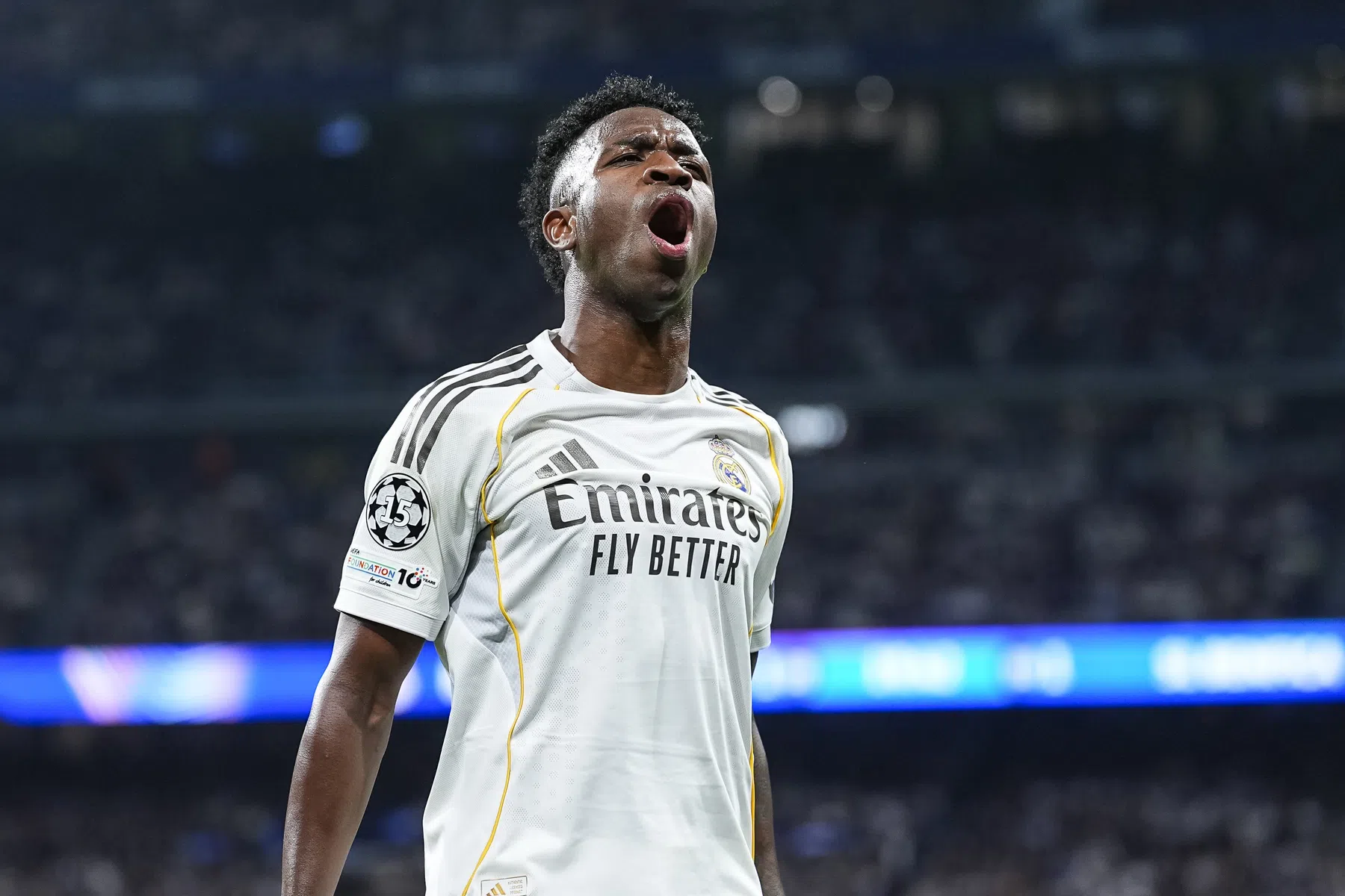 Vinícius haalt gram met goal: Real Madrid schakelt Benfica uit in Champions League