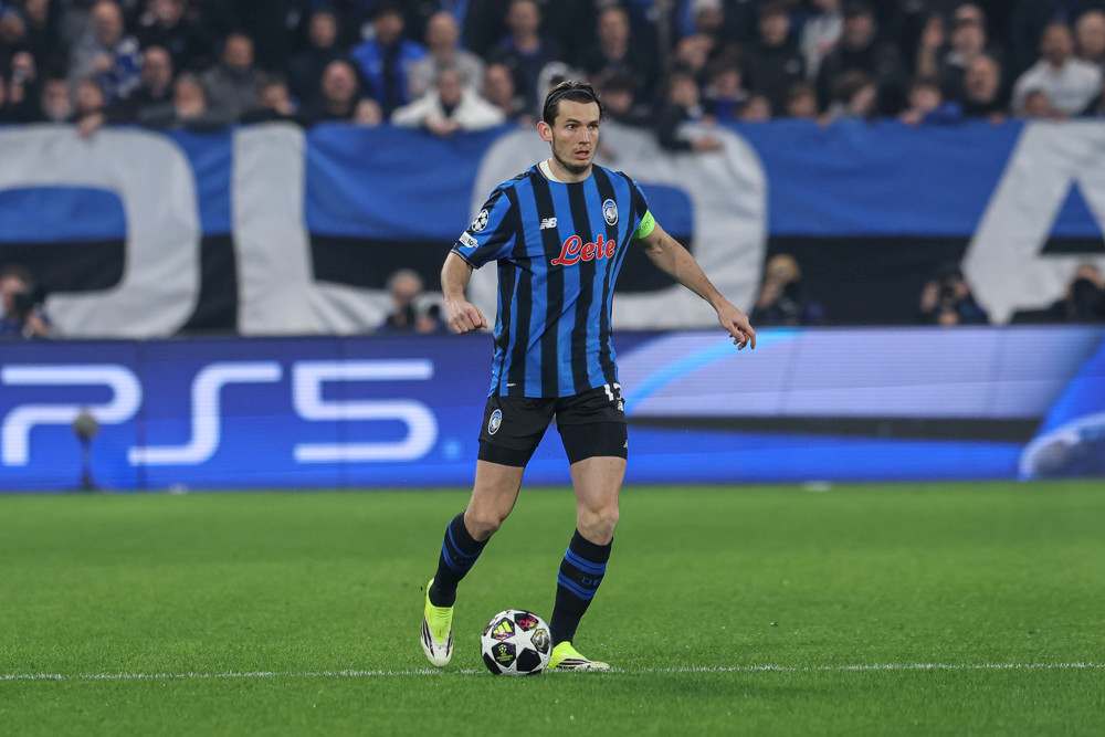 Marten de Roon blijft de ideale partner voor Frenkie de Jong 