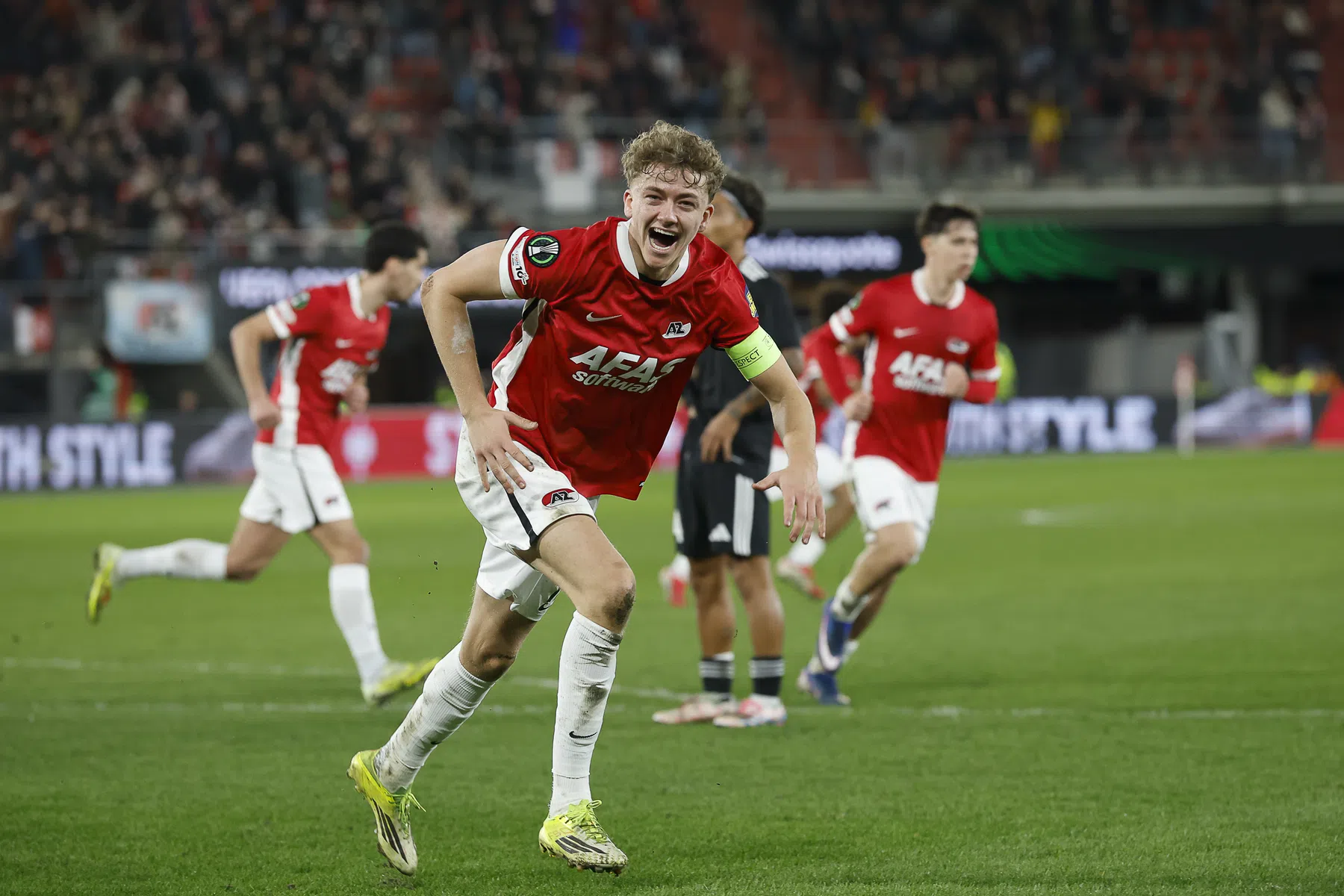 AZ op Rapport: hoge voldoendes na comeback