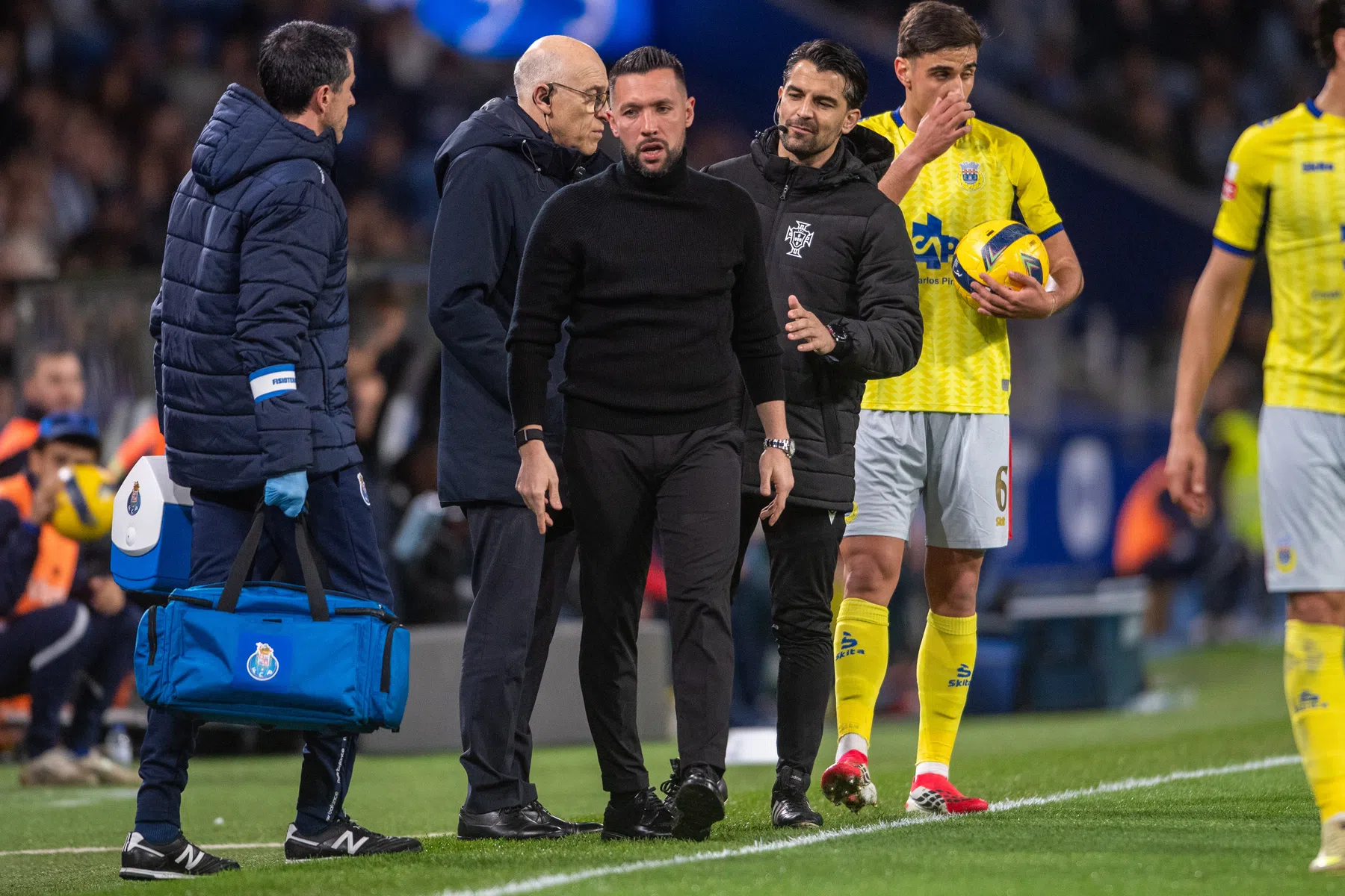 Farioli juicht met FC Porto na bliksemgoal en winnende treffers in blessuretijd