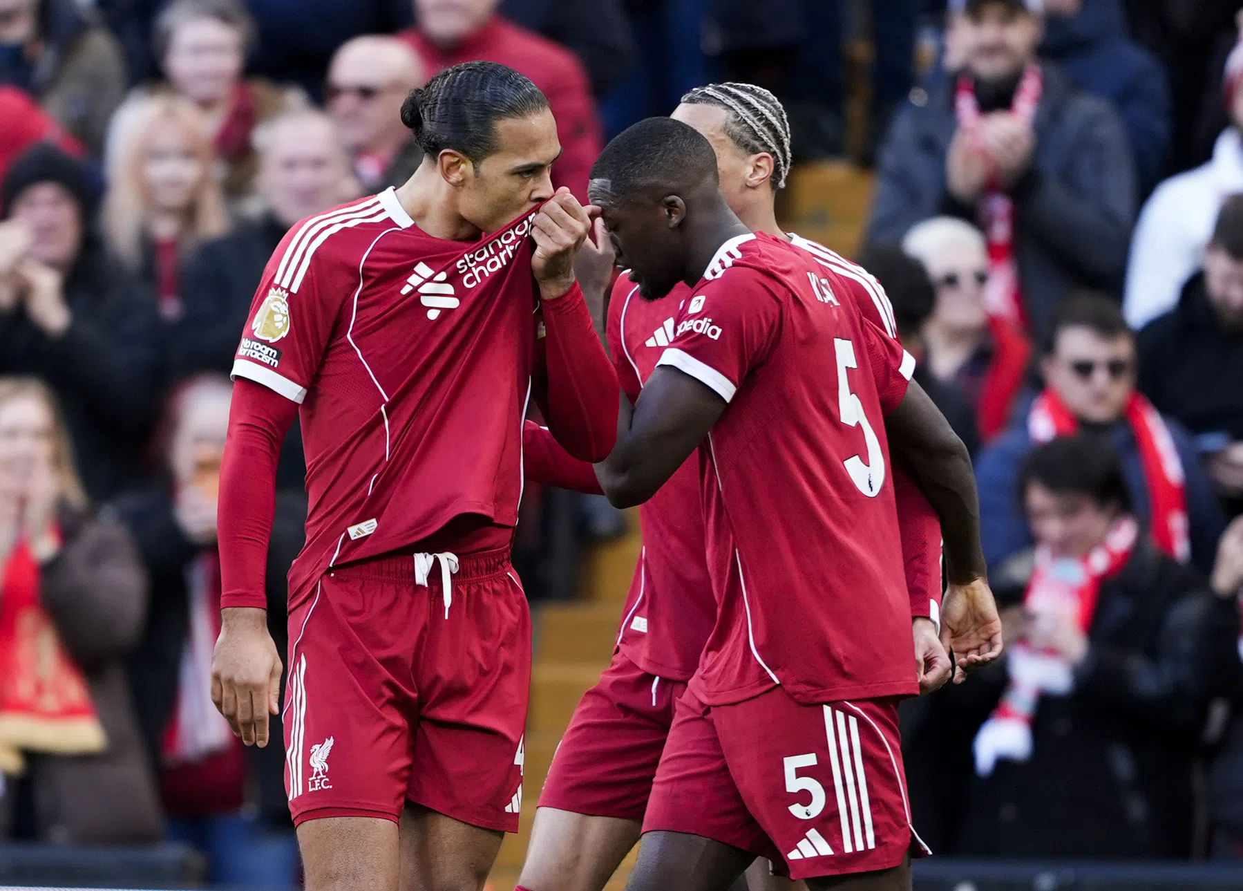 Liverpool houdt dankzij corners en Nederlandse goals zicht op CL-ticket