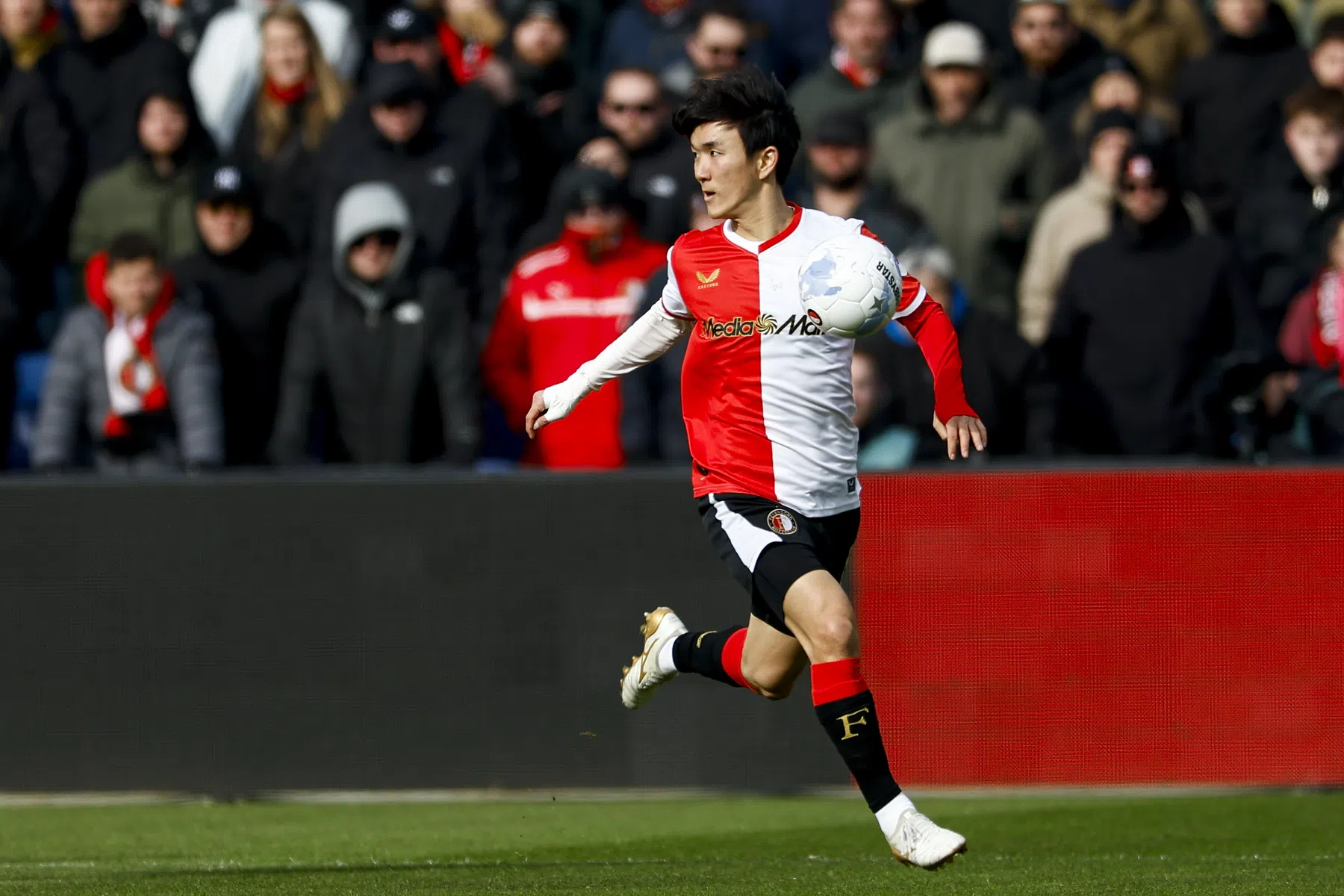 Van Persie passeert Hwang: 'Goed als hij even uit de wind blijft'