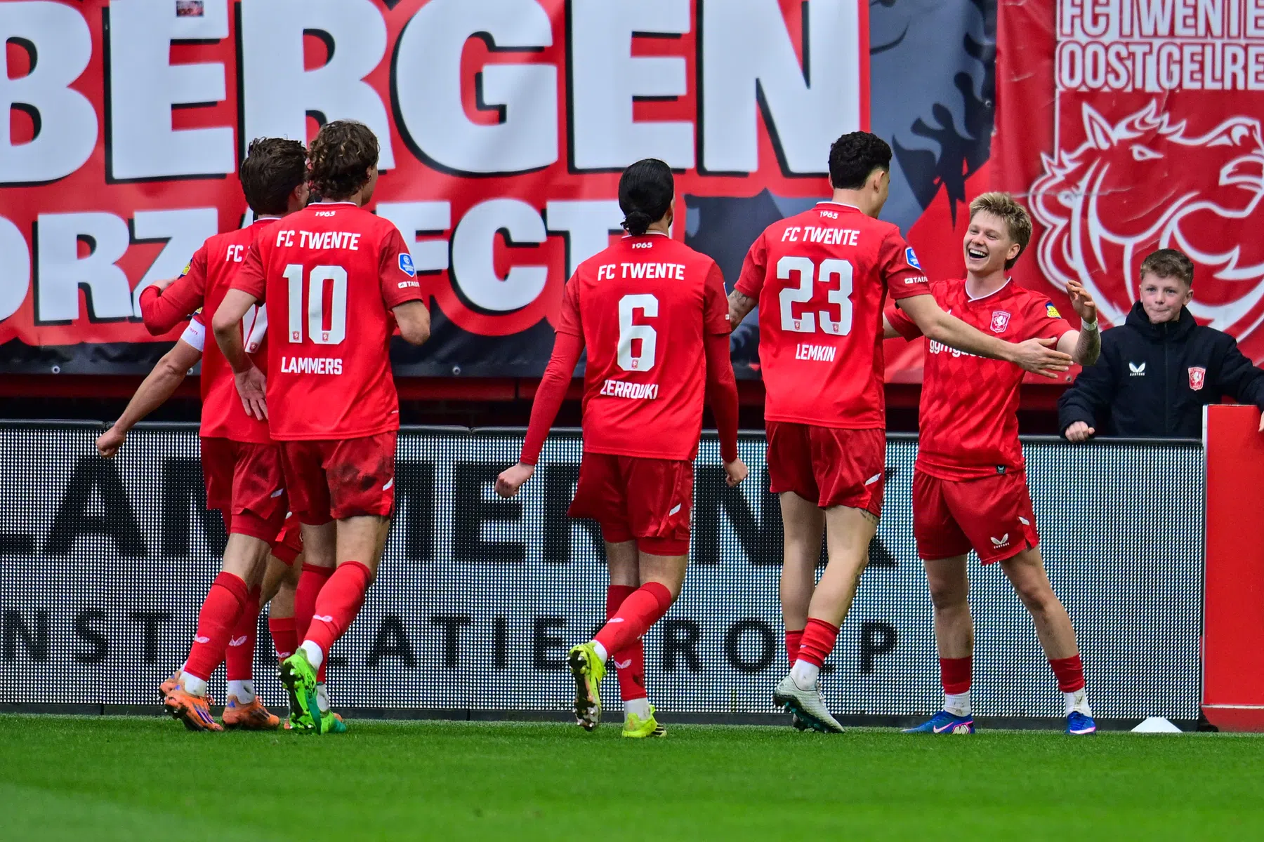 Ontluisterend Feyenoord lijdt in Enschede zevende competitienederlaag