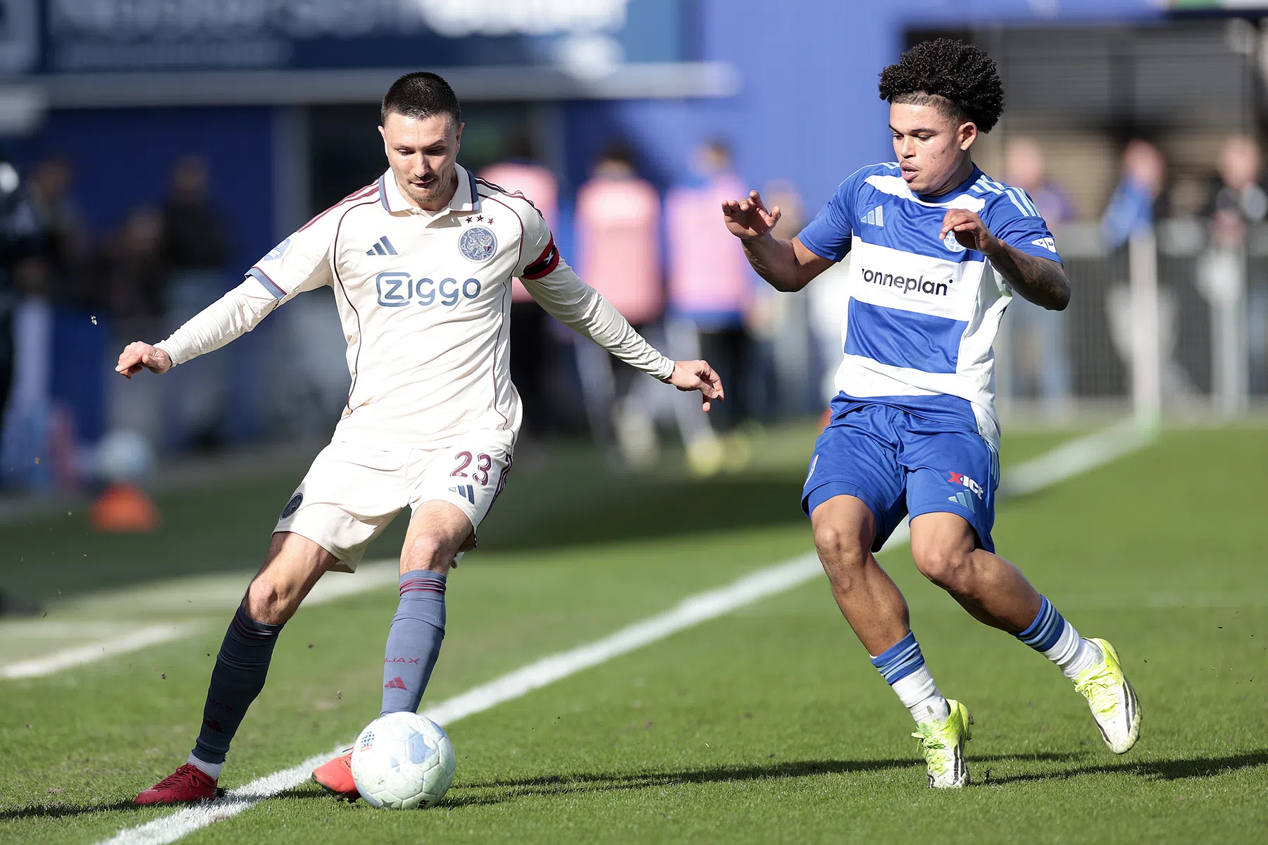 Berghuis wijst naar 'superlichte' bal en het droge veld in Zwolle