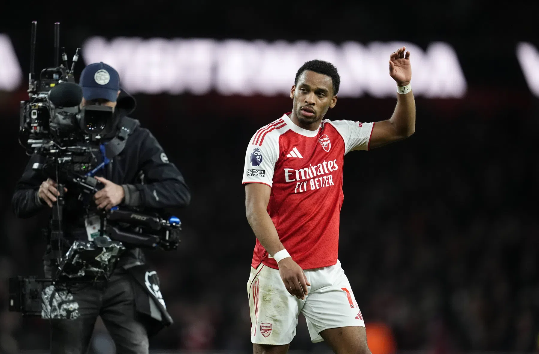 Timber voelt de spanning in titelstrijd Arsenal: 'We moeten het hierover hebben'