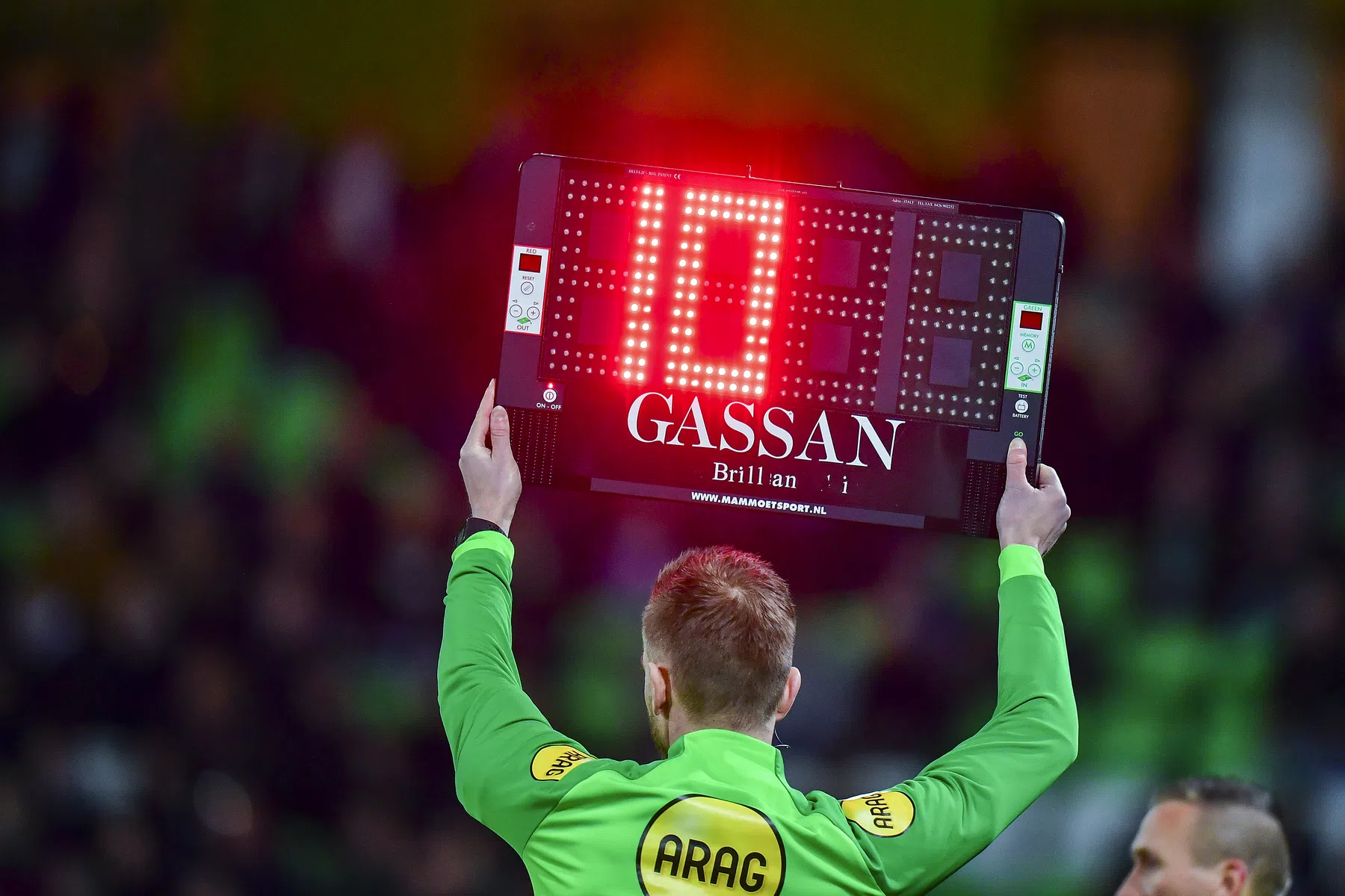 Hiervoor zijn scheidsrechters verplicht extra tijd bij te tellen