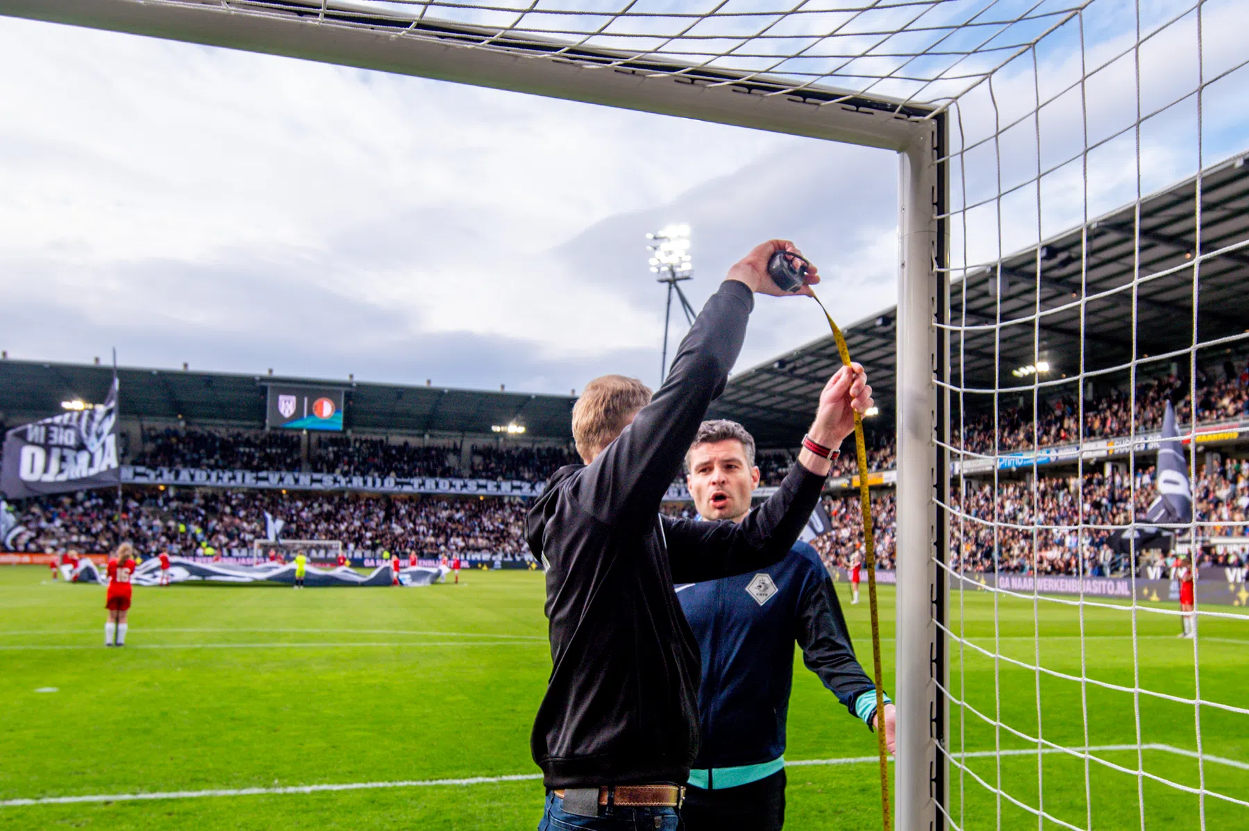 De minimale en maximale afmetingen van een veld, doel en bal