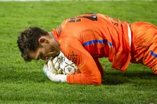 Thumbnail for article: Zo lang mag de keeper de bal in zijn handen hebben (met uitzondering)