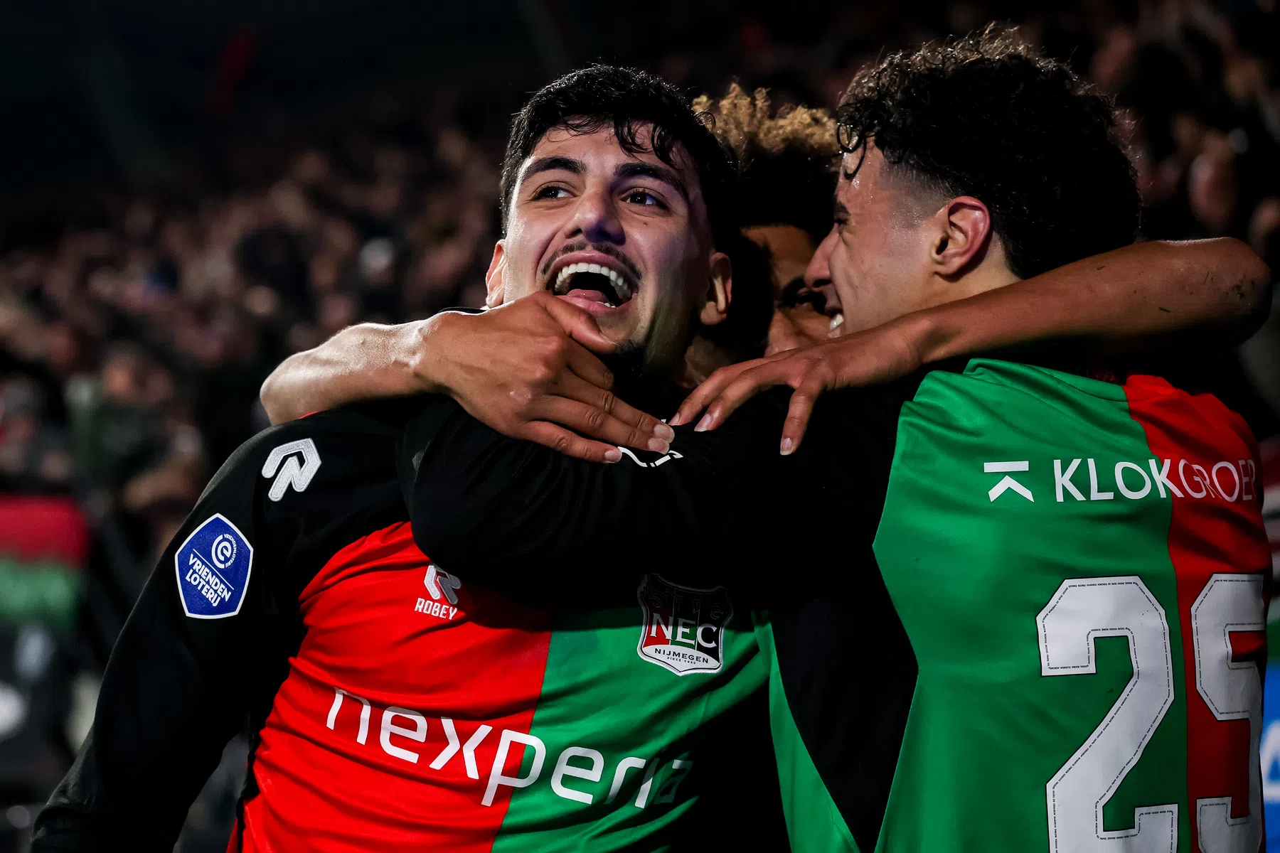 NEC verslaat PSV na voetbalfeest en meldt zich als eerste finalist in De Kuip