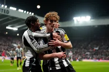 Tiental Newcastle maakt diep in slotfase einde aan ongeslagen reeks Carrick