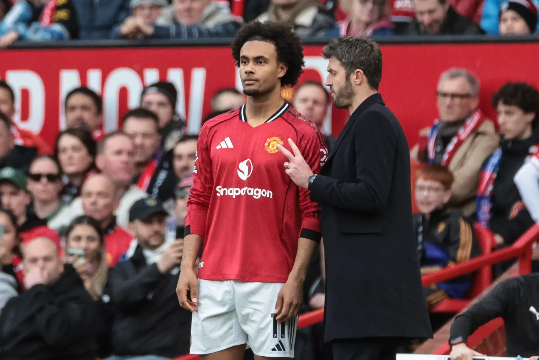 Carrick geeft Zirkzee sprankje hoop: 'Hoeft niet rest van het seizoen zo te zijn'