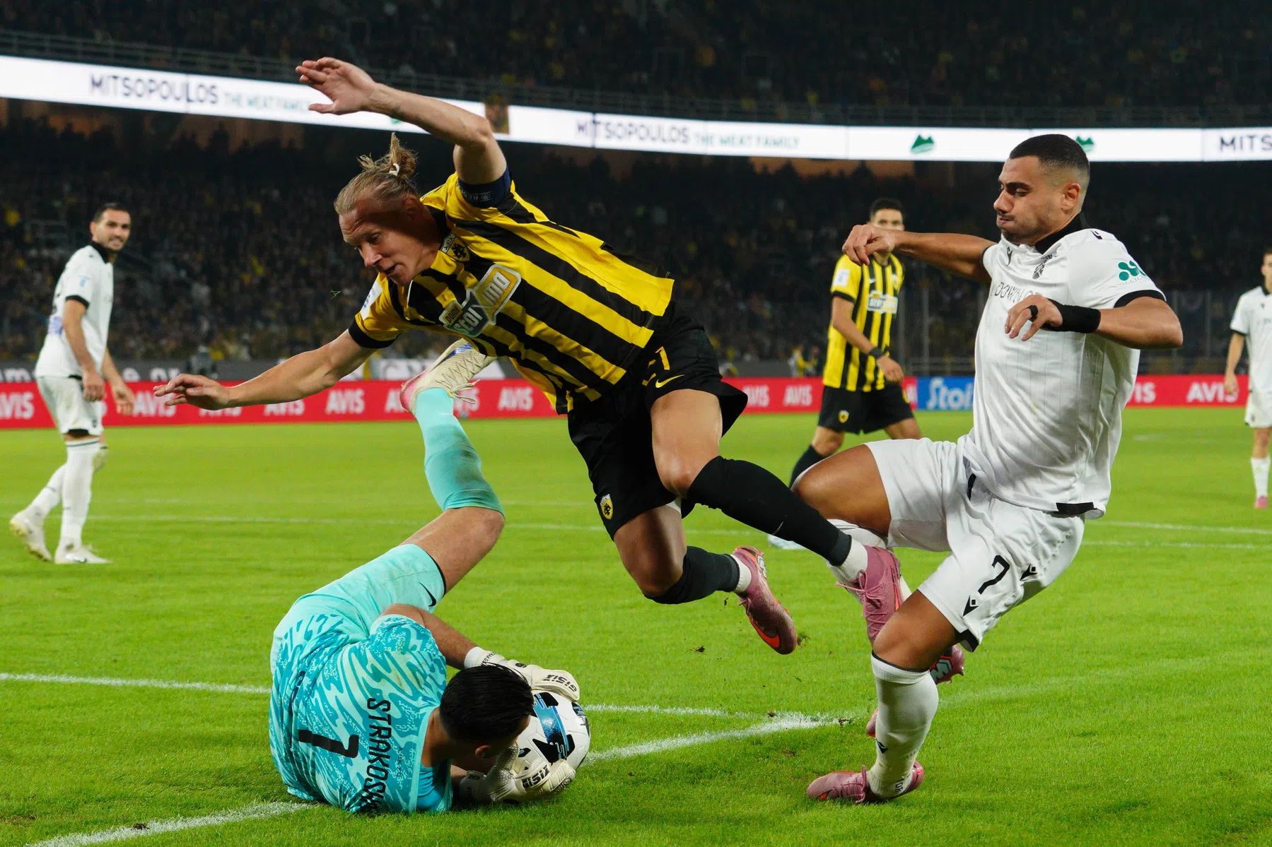 Gigantische spanning in Griekenland: PAOK, Olympiakos en AEK samen aan kop