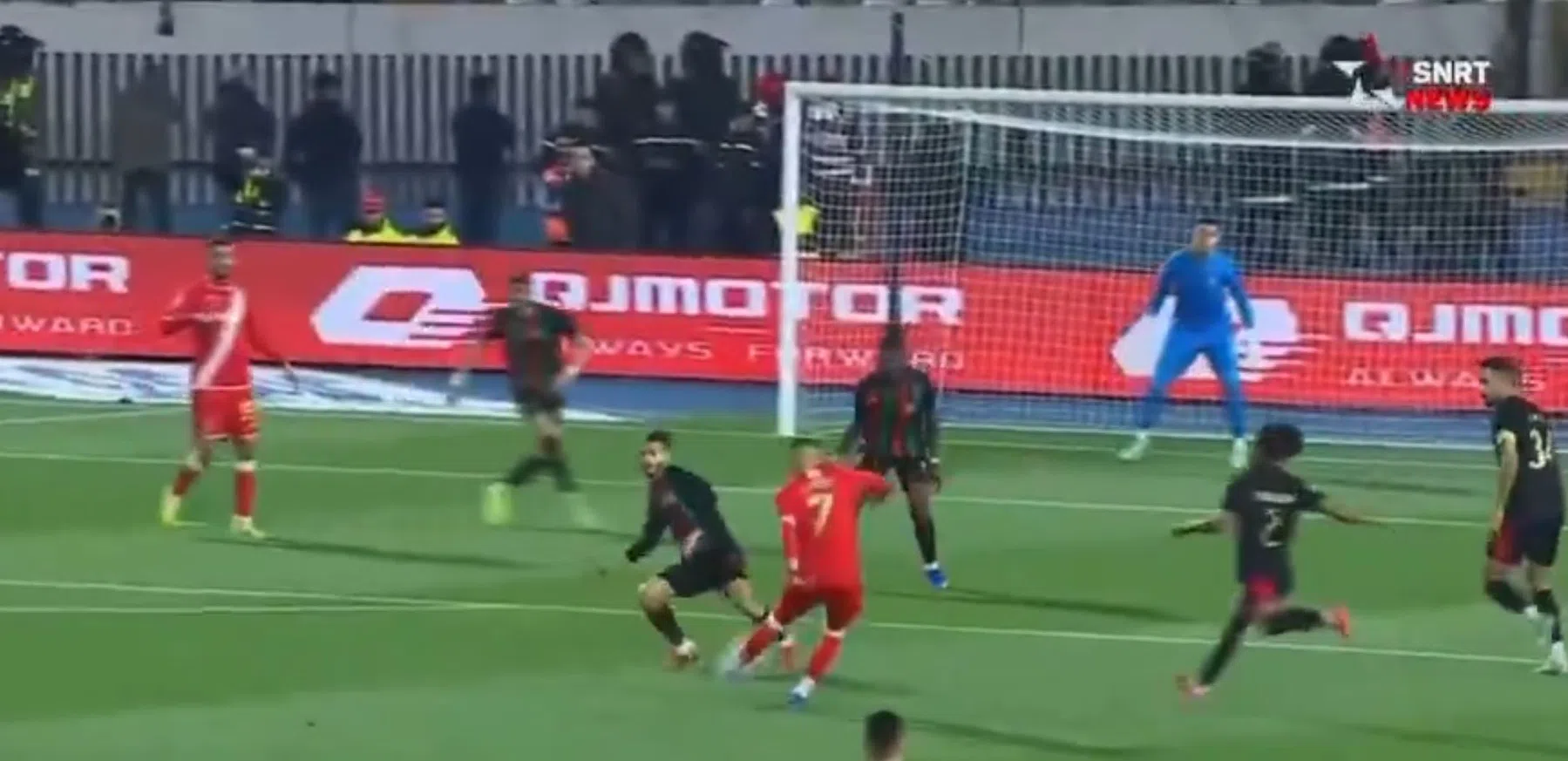 Ziyech toont klasse met wereldgoal, maar valt ook geblesseerd uit