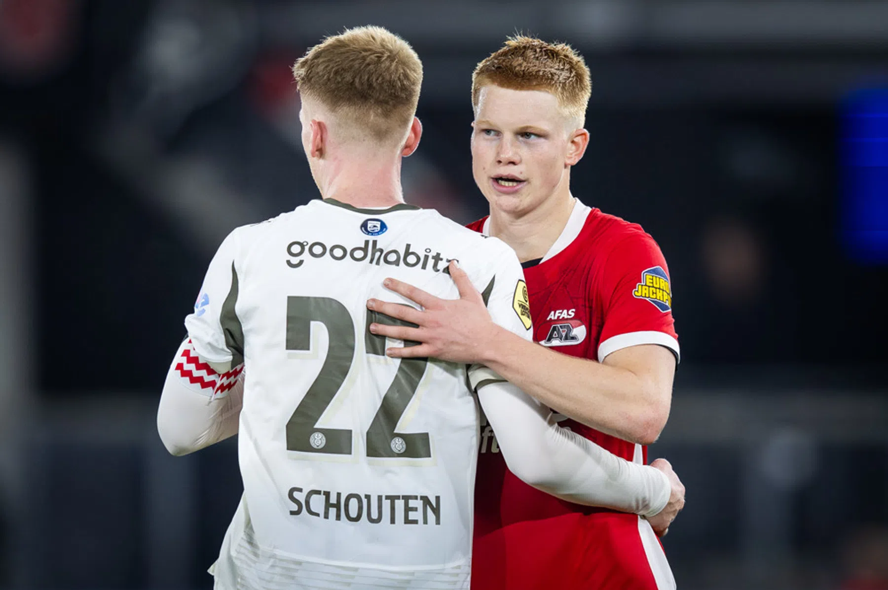 PSV verdedigt historisch grote voorsprong, AZ zeldzaam slecht in uitduels