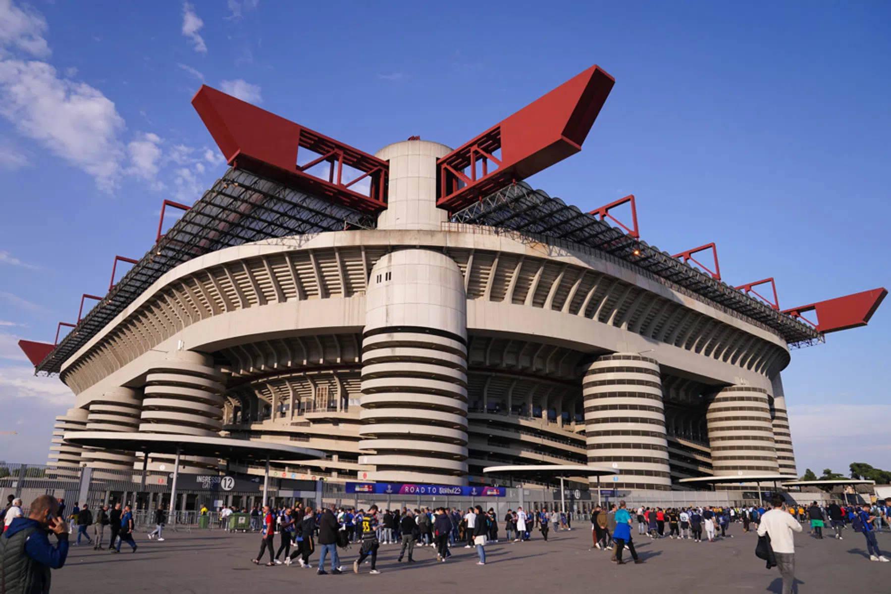 AC Milan vecht tegen Inter voor het in leven houden van zijn titelkansen