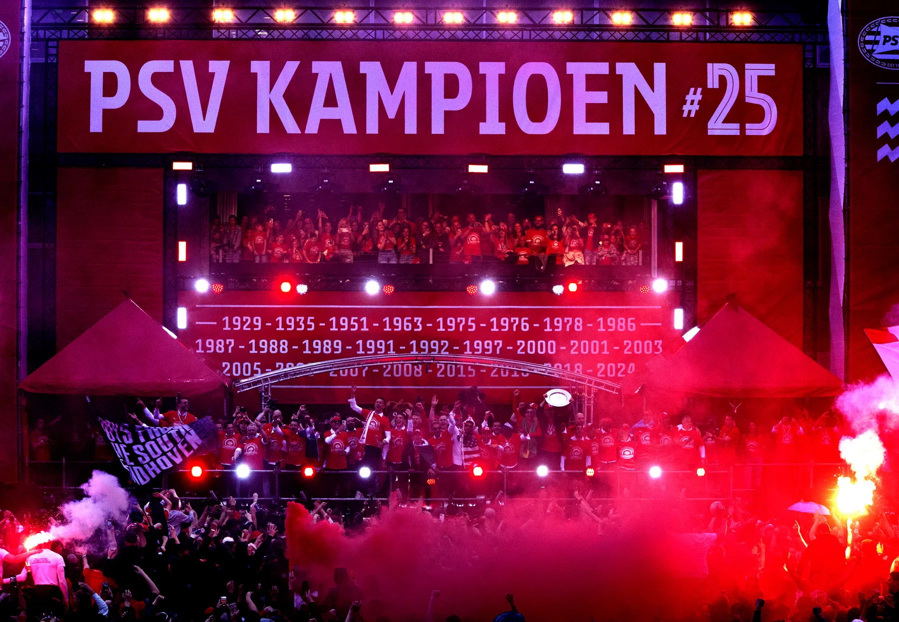 PSV koerst af op huldiging op Tweede Paasdag