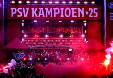 PSV koerst af op huldiging op Tweede Paasdag