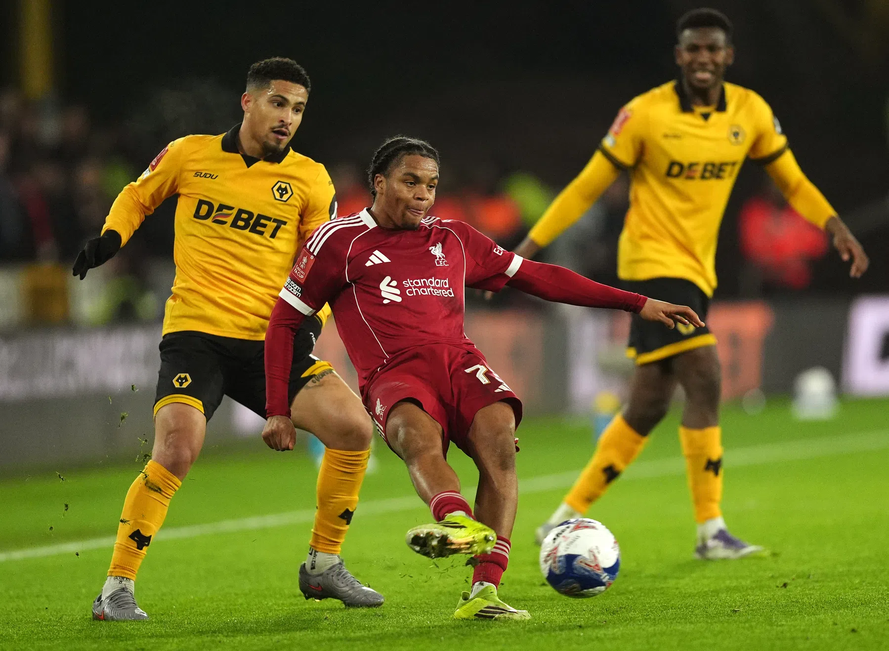 Slot looft routinier Robertson en jongeling Ngumoha na revanche op Wolves 