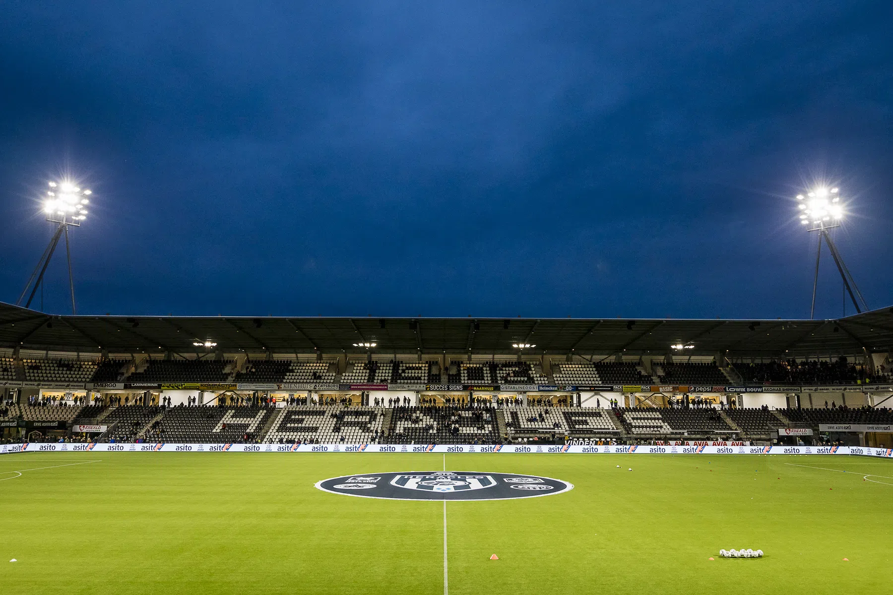 Heracles ontvangt viermiljoenste bezoeker ooit in Asito Stadion