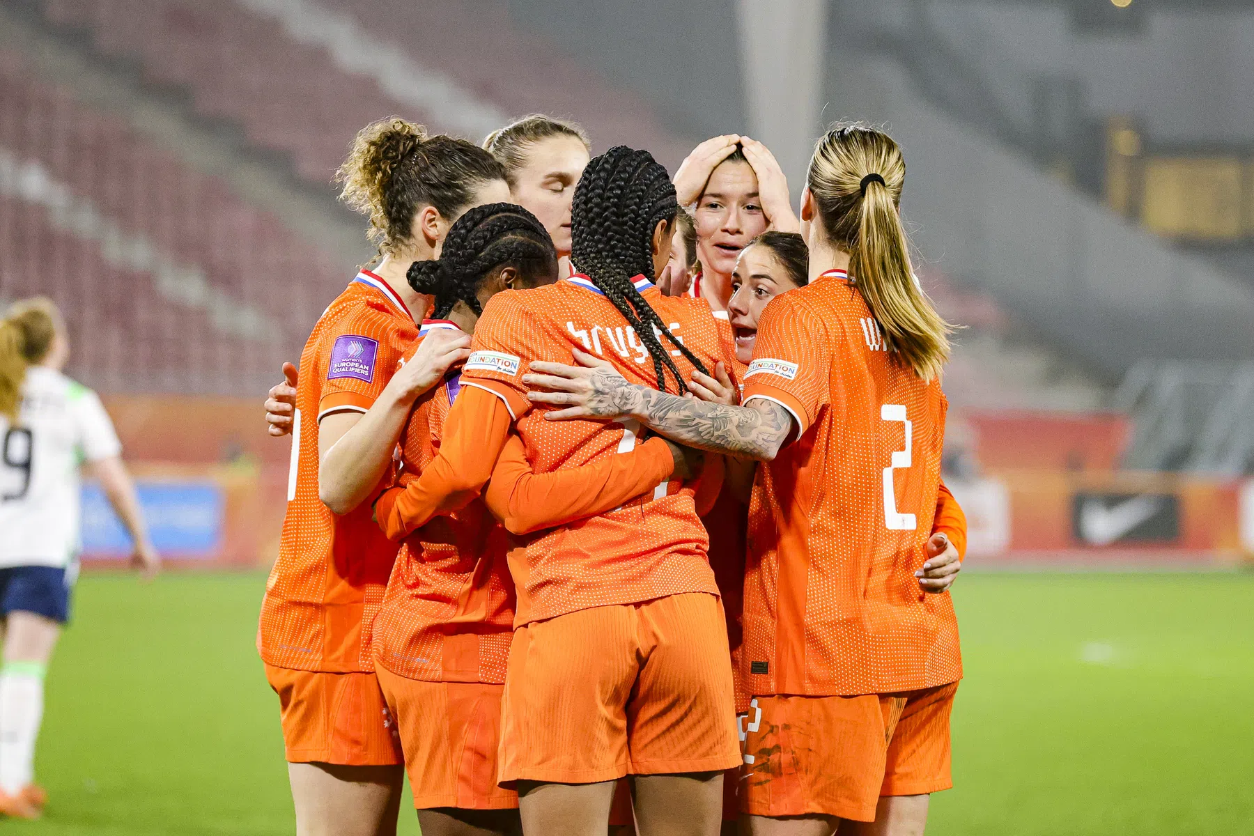 Matchwinner Beerensteyn loodst Oranje Vrouwen langs Ierland in WK-kwalificatie
